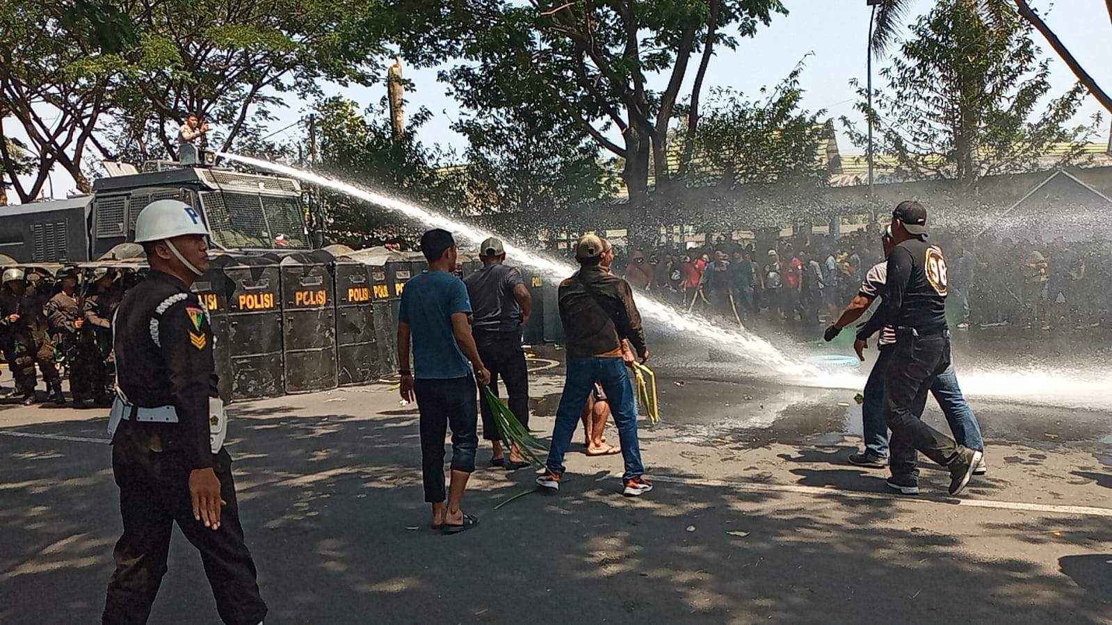 Simulasi Pengamanan Pemilu 2024, Kodim 0809 Kediri Berlangsung di Simpang Lima Gumul