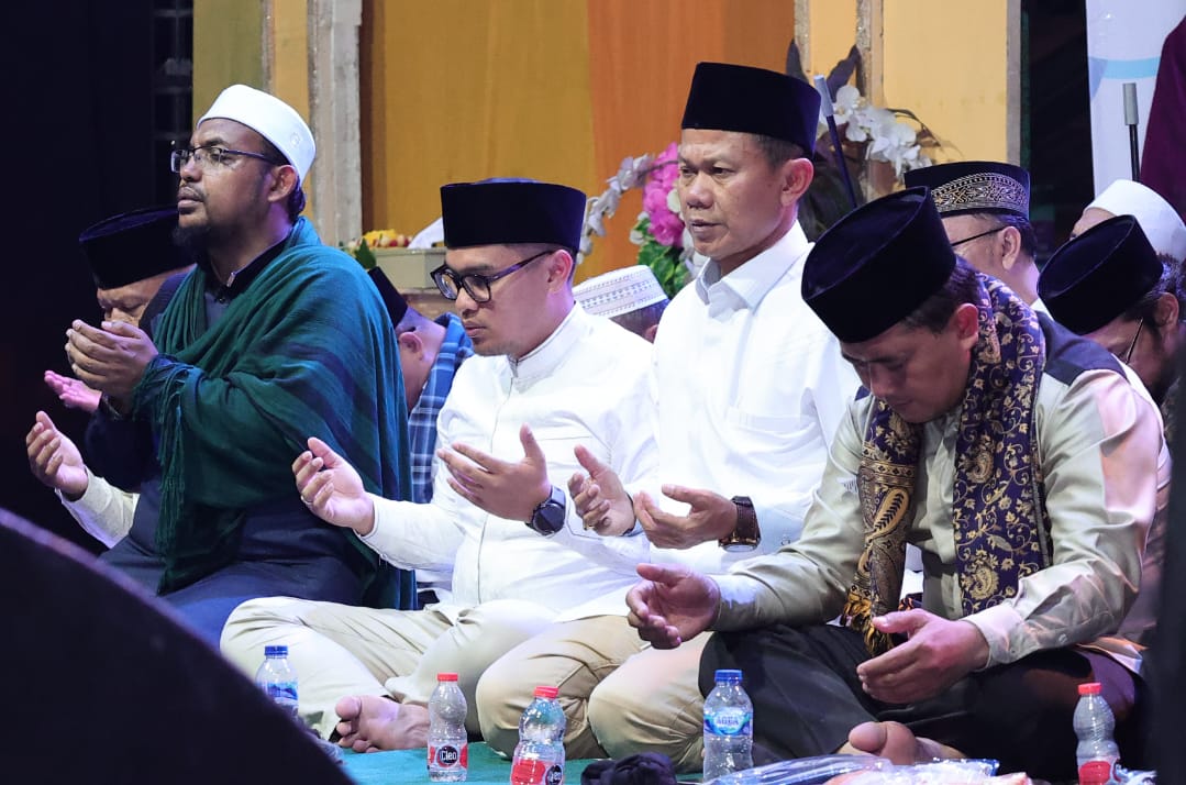 Meski Diguyur Hujan Lebat, Warga Ciputat Timur Meriahkan Malam Tasyakur HUT Tangsel ke-15Â 