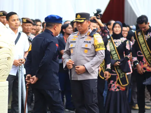Personel Polres Blitar Kota dan Kota Kediri Amankan Kunjungan Megawati di Makam Bung KarnoÂ 