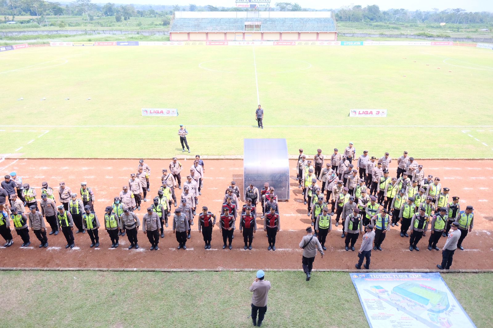 Ratusan Personel Polres Blitar Kota Amankan Babak Penyisihan Liga TigaÂ 