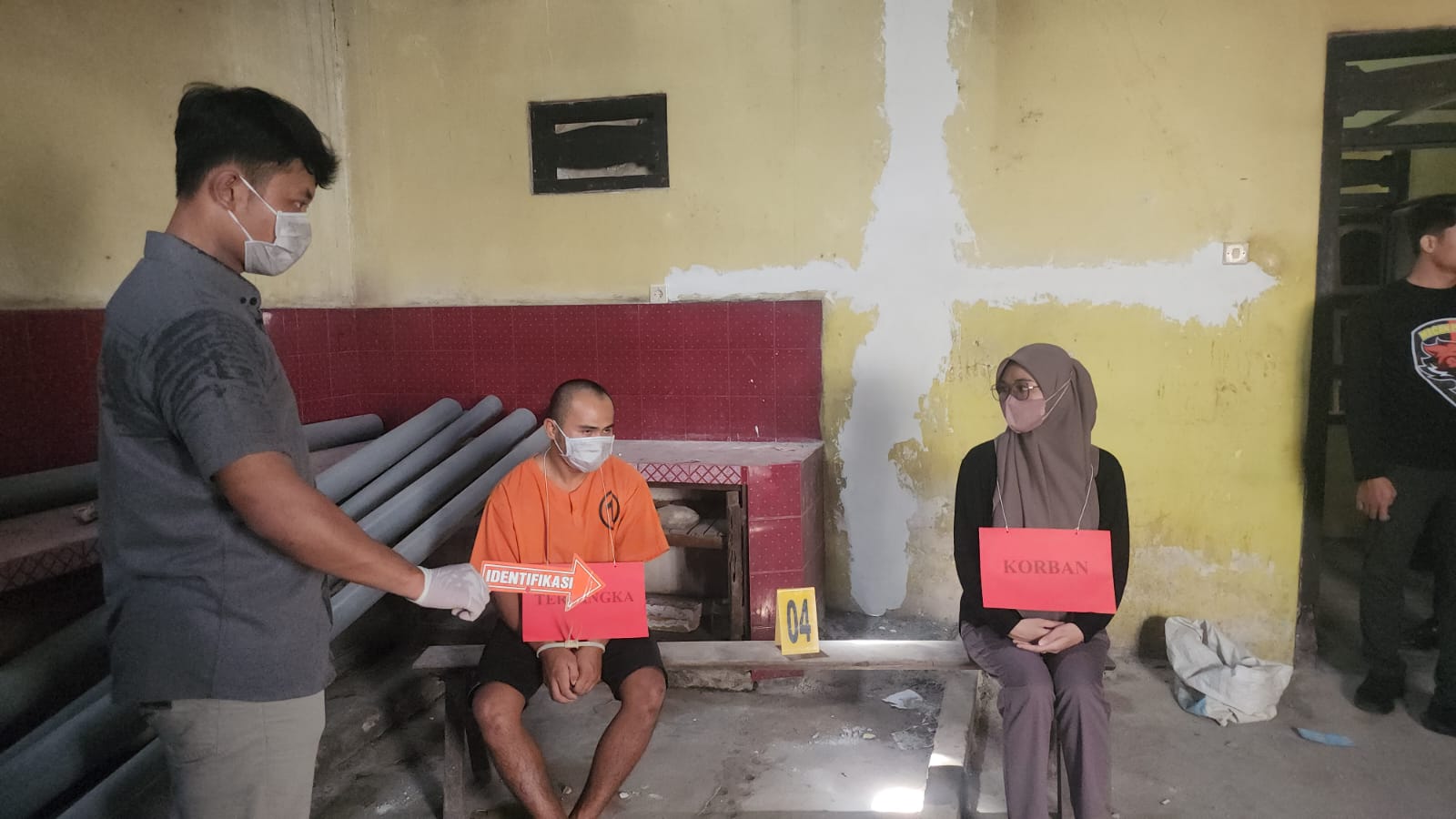 Rekontruksi Suami Bunuh Istri, Pelaku Peragakan 21 Adegan