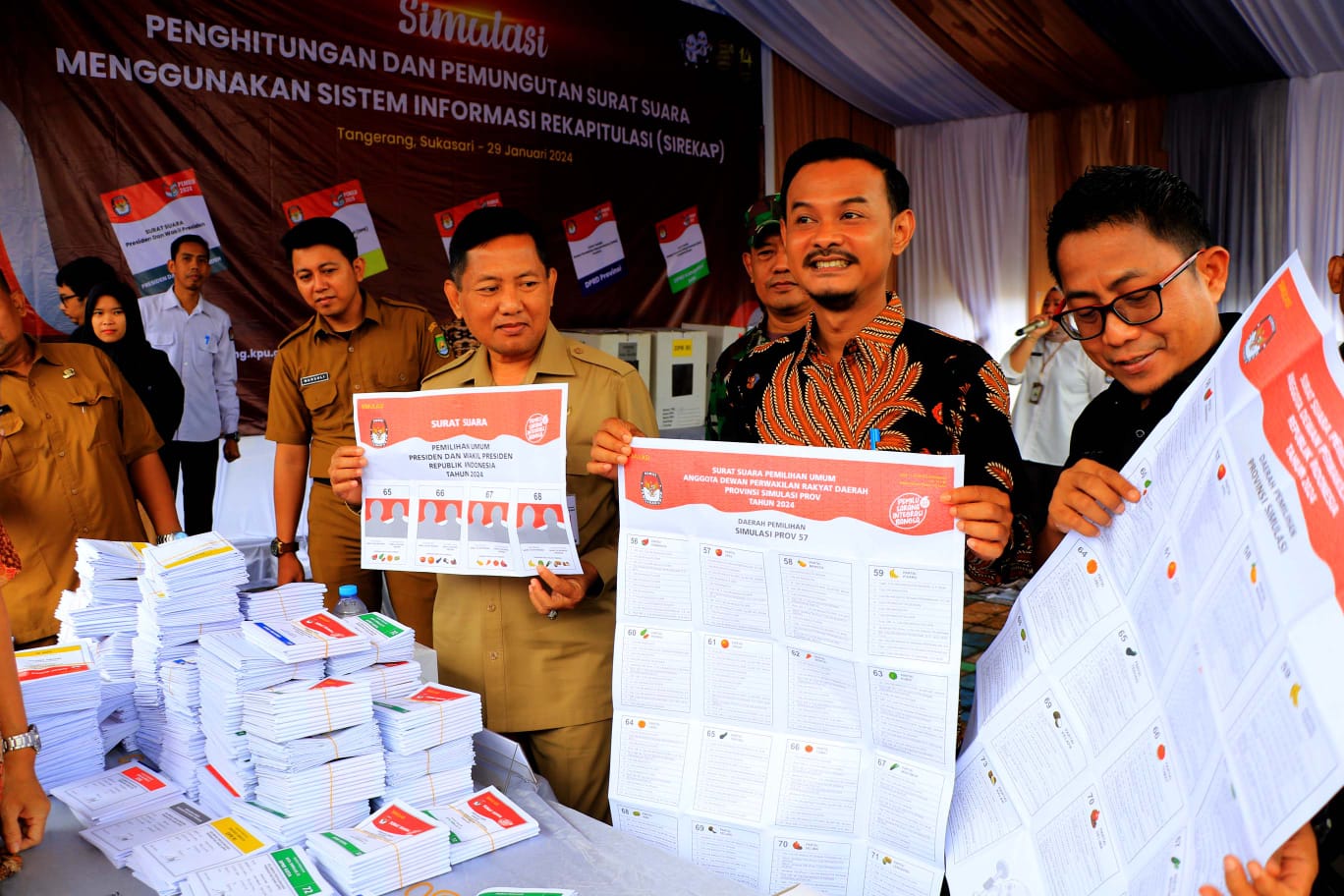 Sukseskan Pemilu 2024, Sekda Kota Tangerang Bersama KPU Gelar SimulasiÂ 
