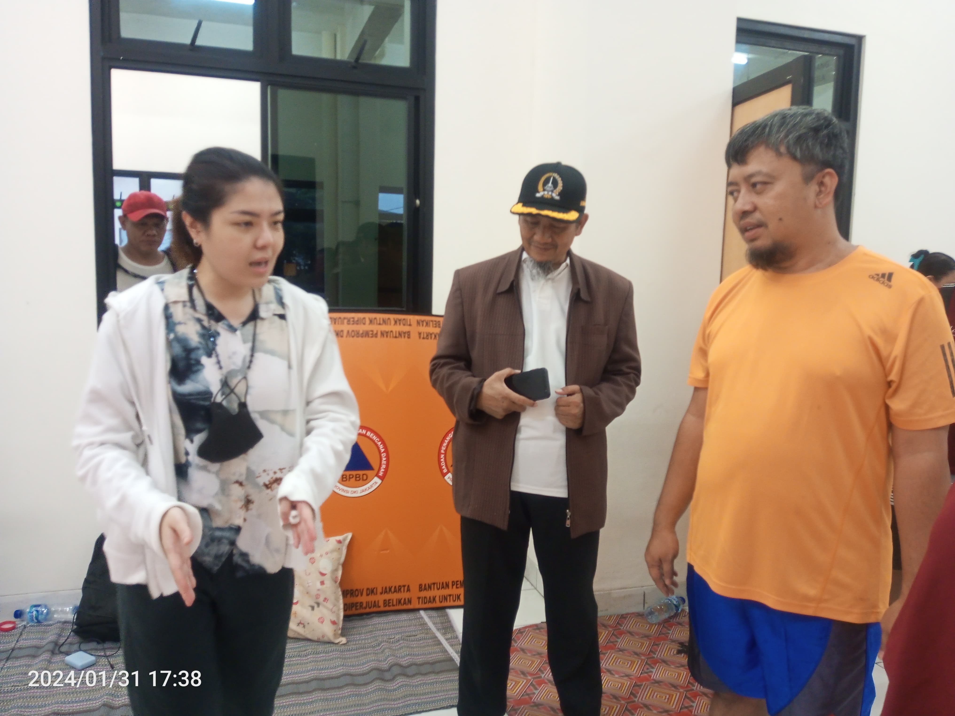 Kunjungi Warga Semper Barat, Tina Toon FokusÂ  Penanganan Banjir