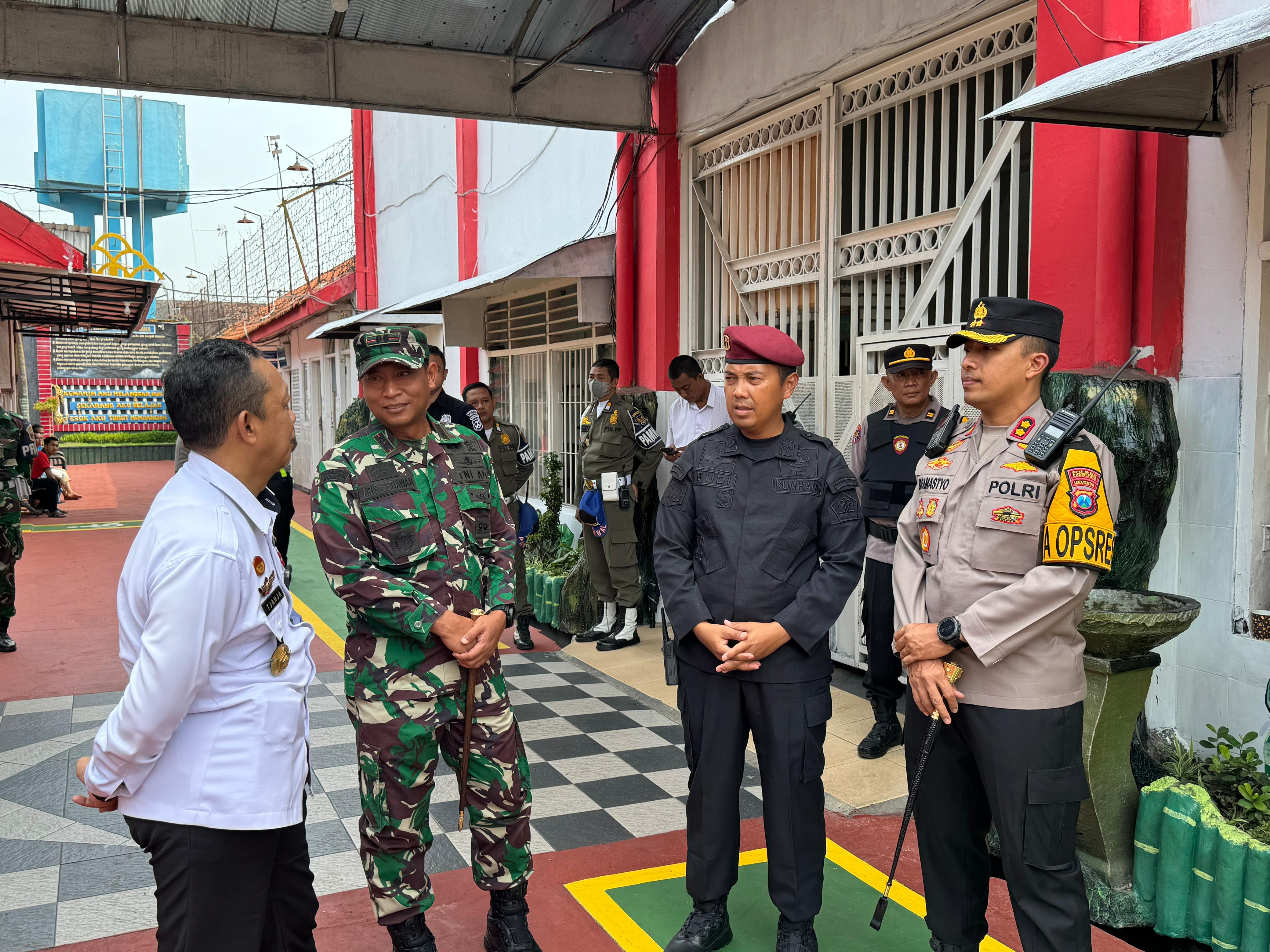 Pastikan Proses Pencoblosan Aman, Kapolres Kediri Kota dan Dandim 0809 Kediri Cek TPS