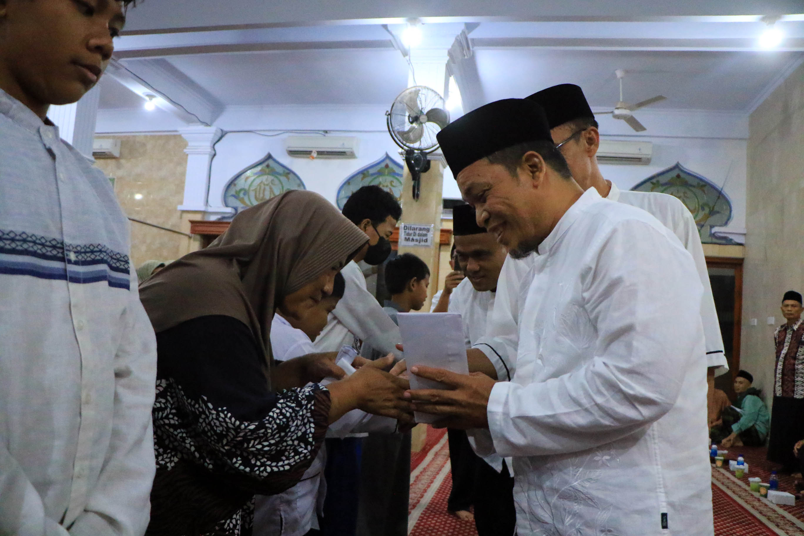 Pj Wali Kota Tangerang Buka Puasa Bareng Warga Kunciran