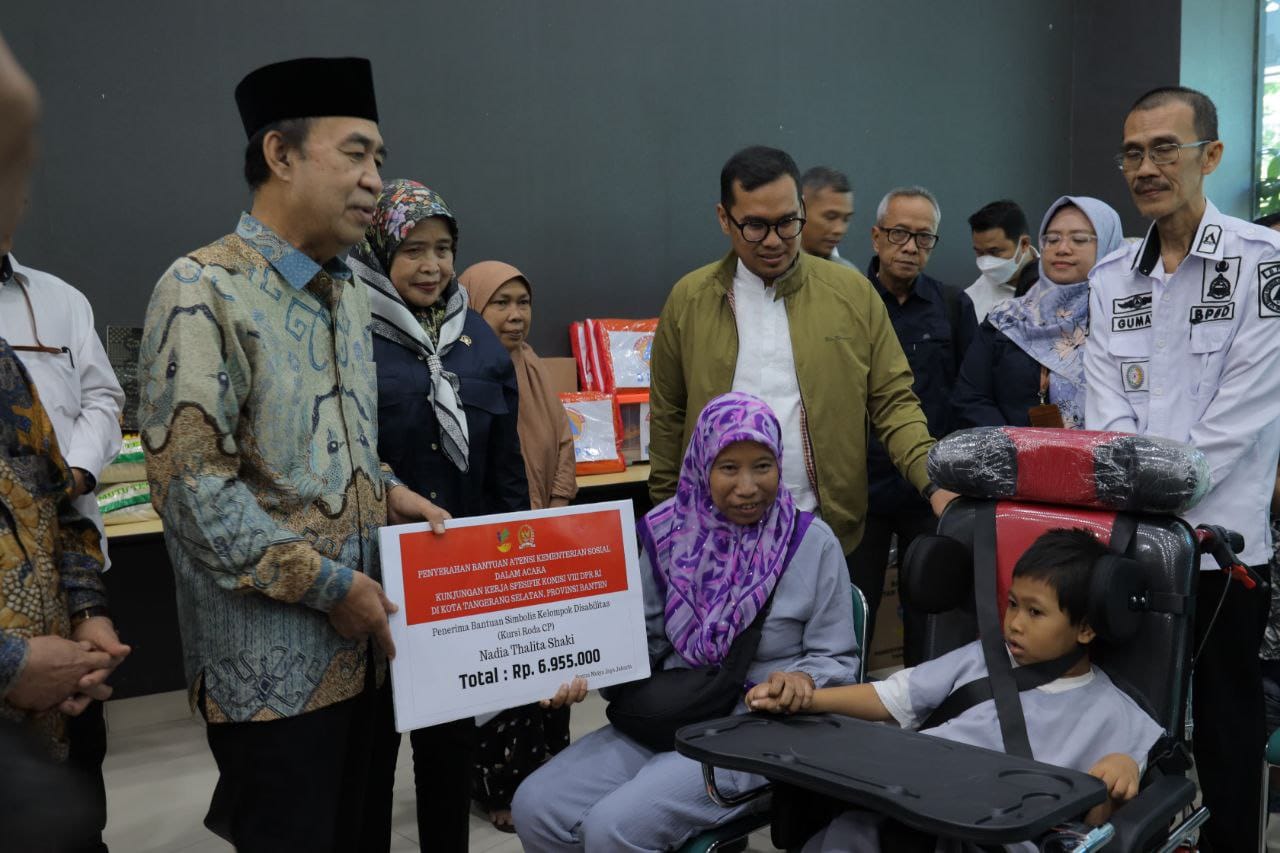 Bersama Kemensos, BNPB dan DPR RI, Pilar Serahkan Bantuan Sosial untuk Masyarakat