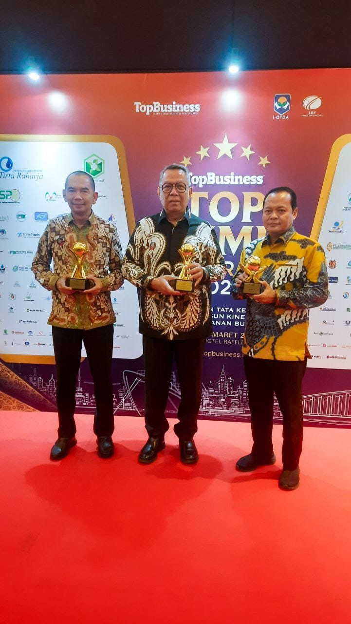 Benyamin Raih Penghargaan Top Pembina BUMD 2024