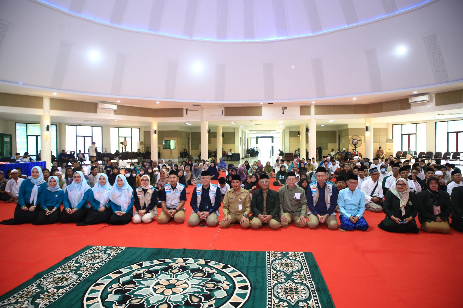 YBM PLN Berbagi Bingkisan Lebaran ke Ratusan Yatim dan Duafa di Kota Tangerang