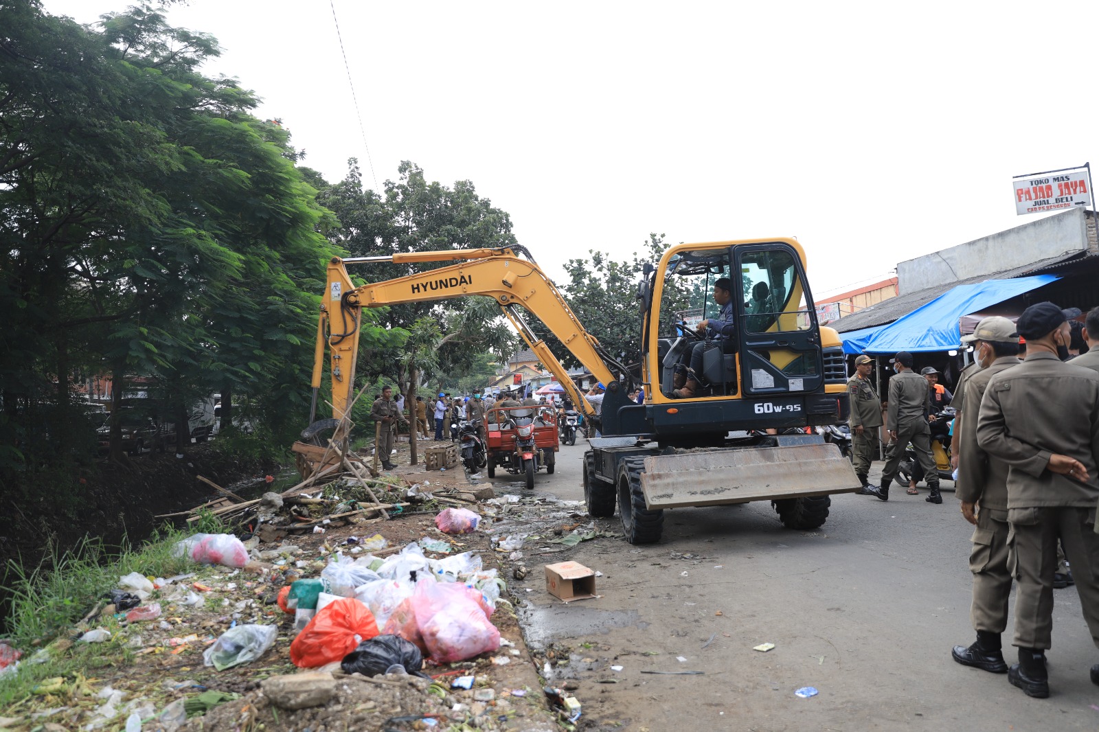 Wakil Ketua DPRD Kota Tangerang Dukung Penertiban PKL di Irigasi Sipon