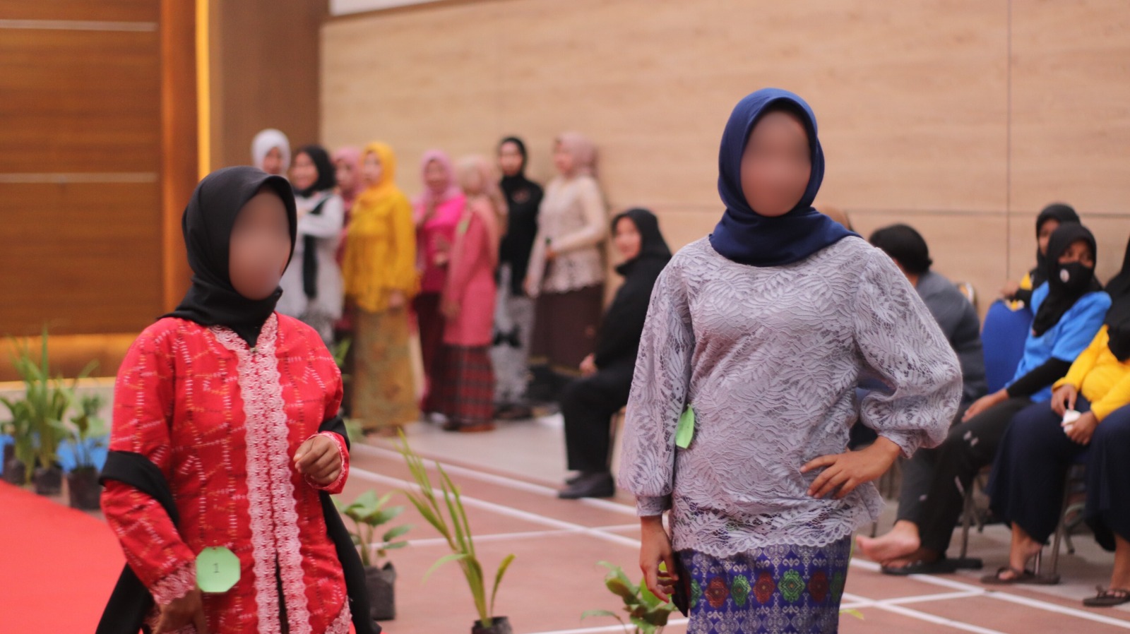 Peringati Hari Bhakti Pemasyarakatan ke 60, Lapas Kediri Gelar Fashion Show Kreasi Sarung