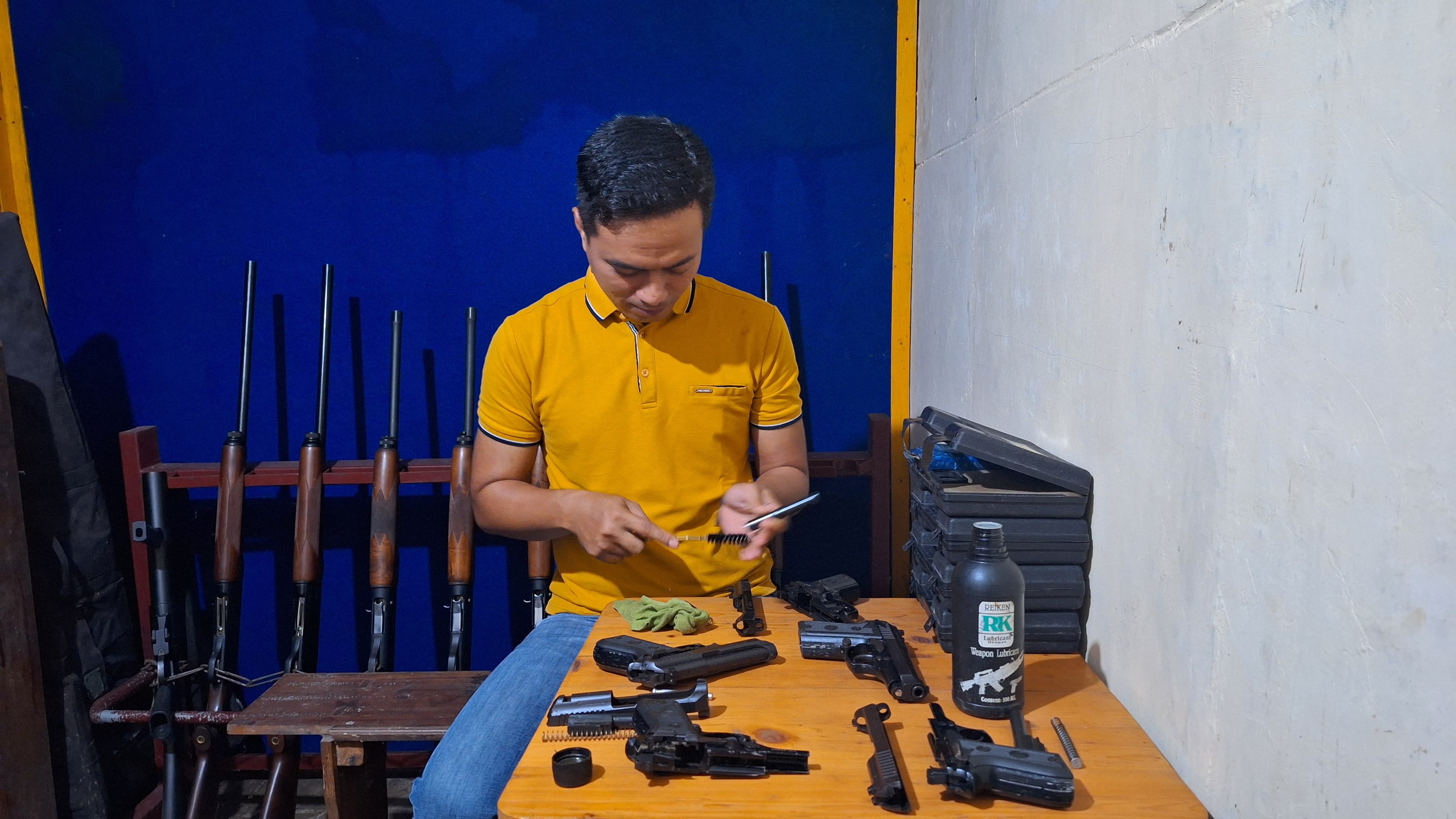 Lakukan Perawatan Rutin, Lapas Kediri Pastikan Senpi Selalu Siap Pakai
