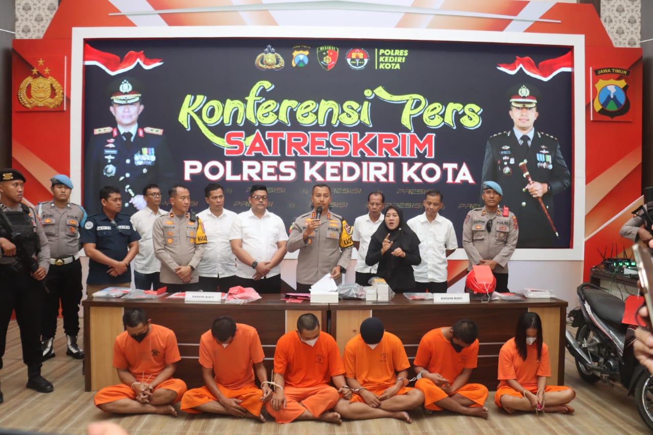 Para Tersangka Digelandang, Operasi Sikat Semeru Polres Kediri Kota Libas 10 Kasus
