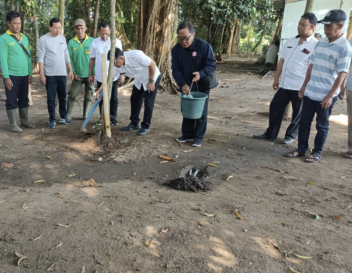 Hari Lingkungan Hidup Dunia, BPN &amp; DLHKP Kota Kediri Tanam Pohon Di Sumber Cakarwesi