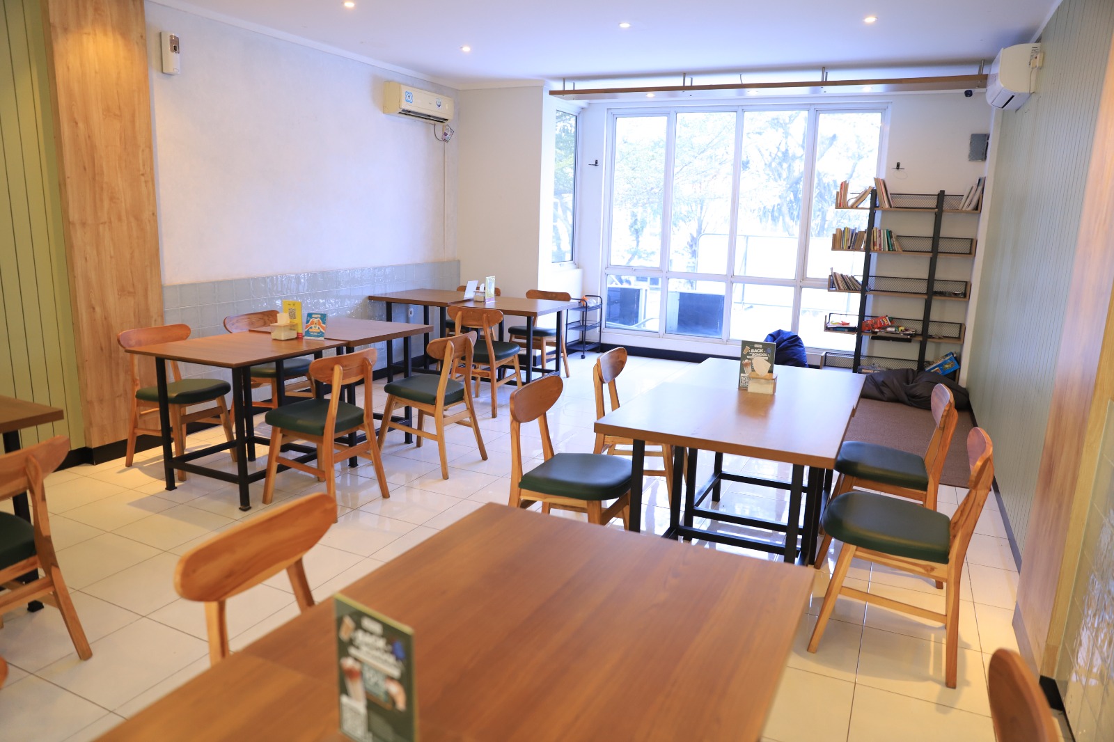 Asyik dan Nyaman WFC di Kafe Temen
