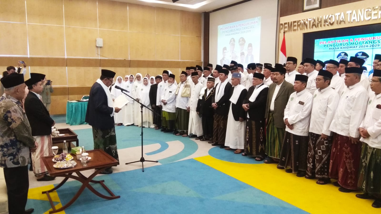 Pengukuhan Pengurus MUI Tangsel Masa Khidmat 2024-2029 Dilantik Ketum Banten Dr KH A Bazari Syam