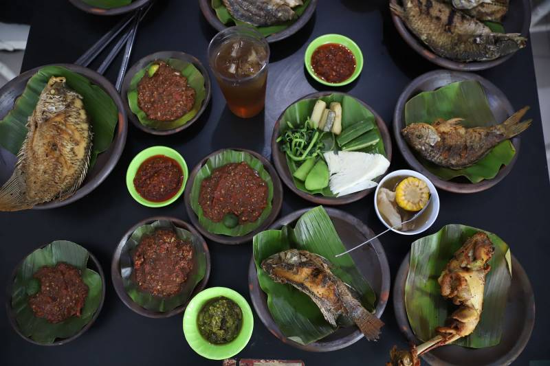 Dulang Makan Hadir di Kota Tangerang, Sajikan Pedasnya Sambal Seruit dan Rampai