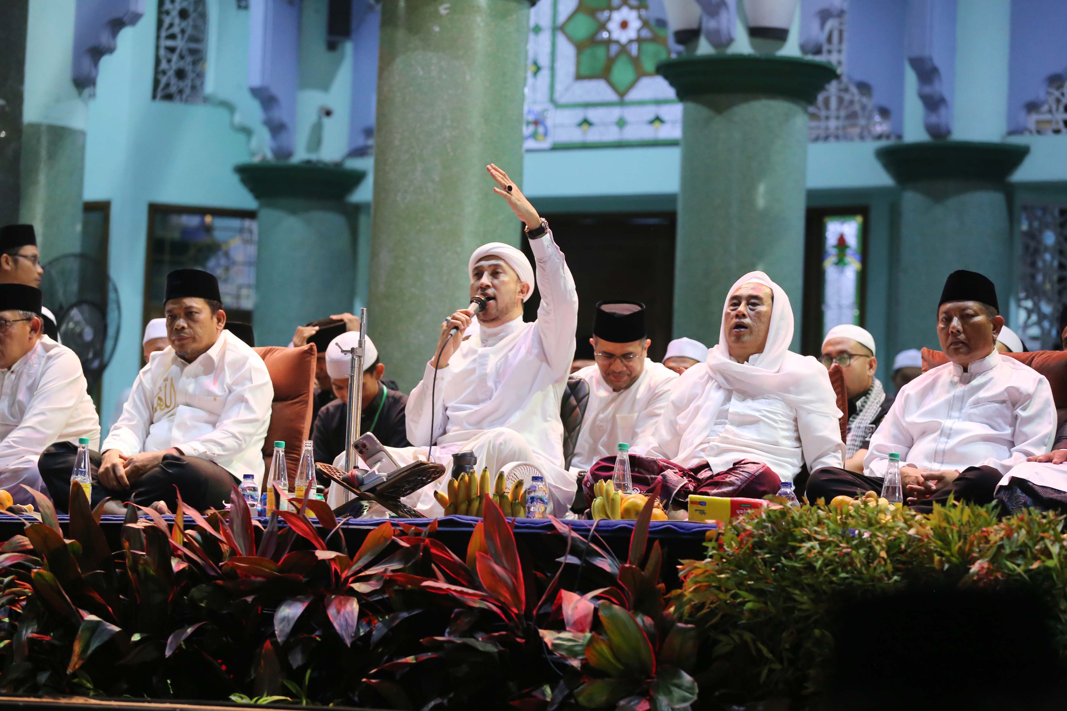 Tangerang Bershalawat,  Puluhan Ribu Umat Islam Padati Masjid Raya Al-A\'zhom