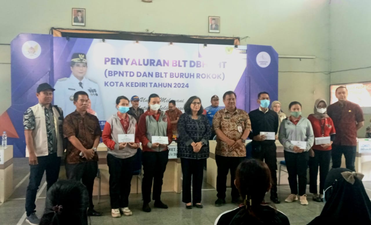 Pemkot Kediri Salurkan Bantuan Langsung Tunai Bagi Ribuan Buruh Rokok