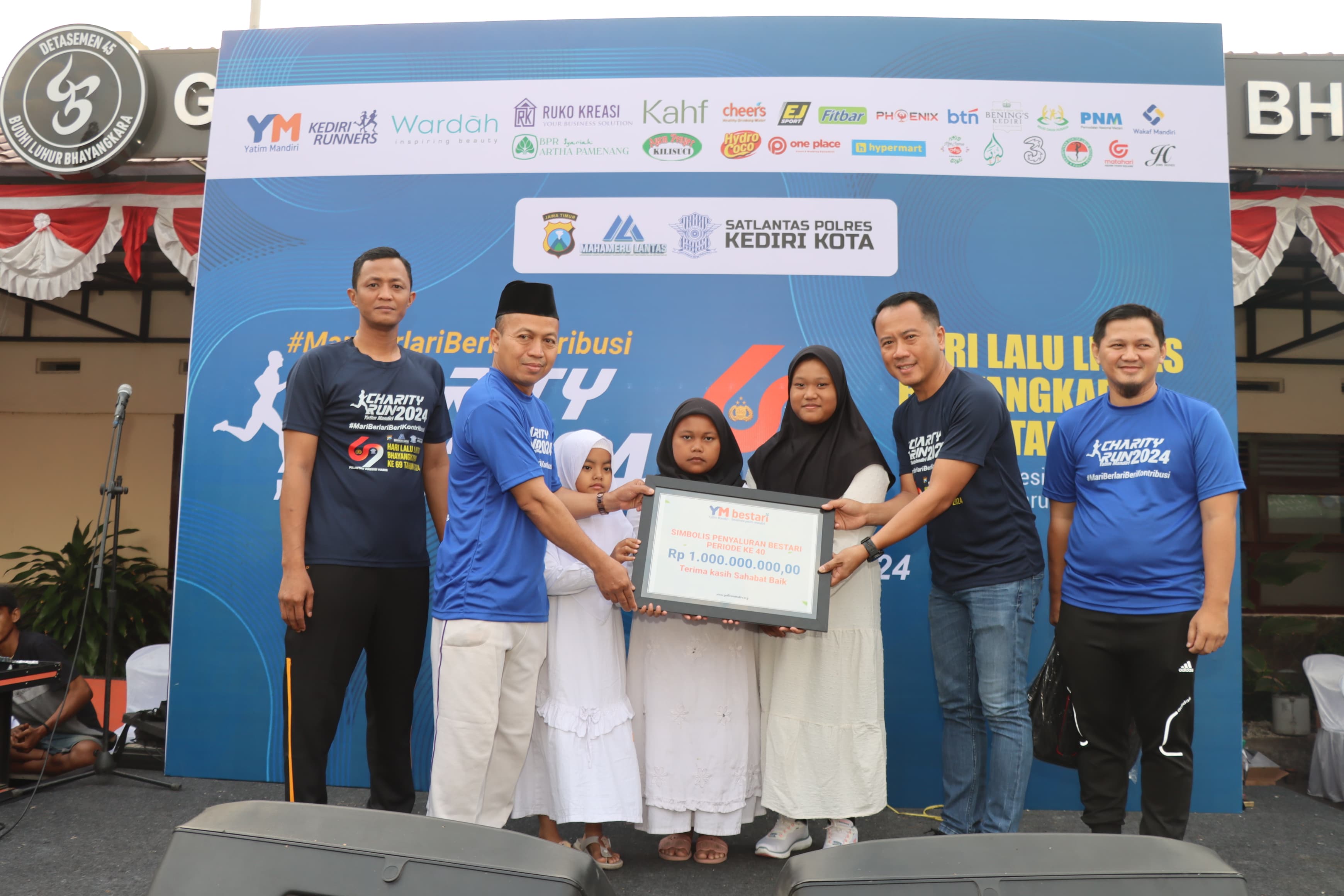 Charity Run Yatim Mandiri Meriahkan Peringatan Hari Lalu Lintas Bhayangkara ke - 69 Polres Kediri Kota