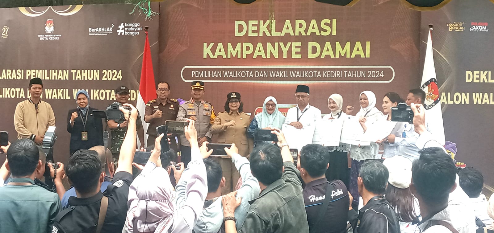 Usai Deklarasi Kampanye Damai, Dua Paslon Pilwalkot Kediri Sepakat Hindari Politik Adu Domba