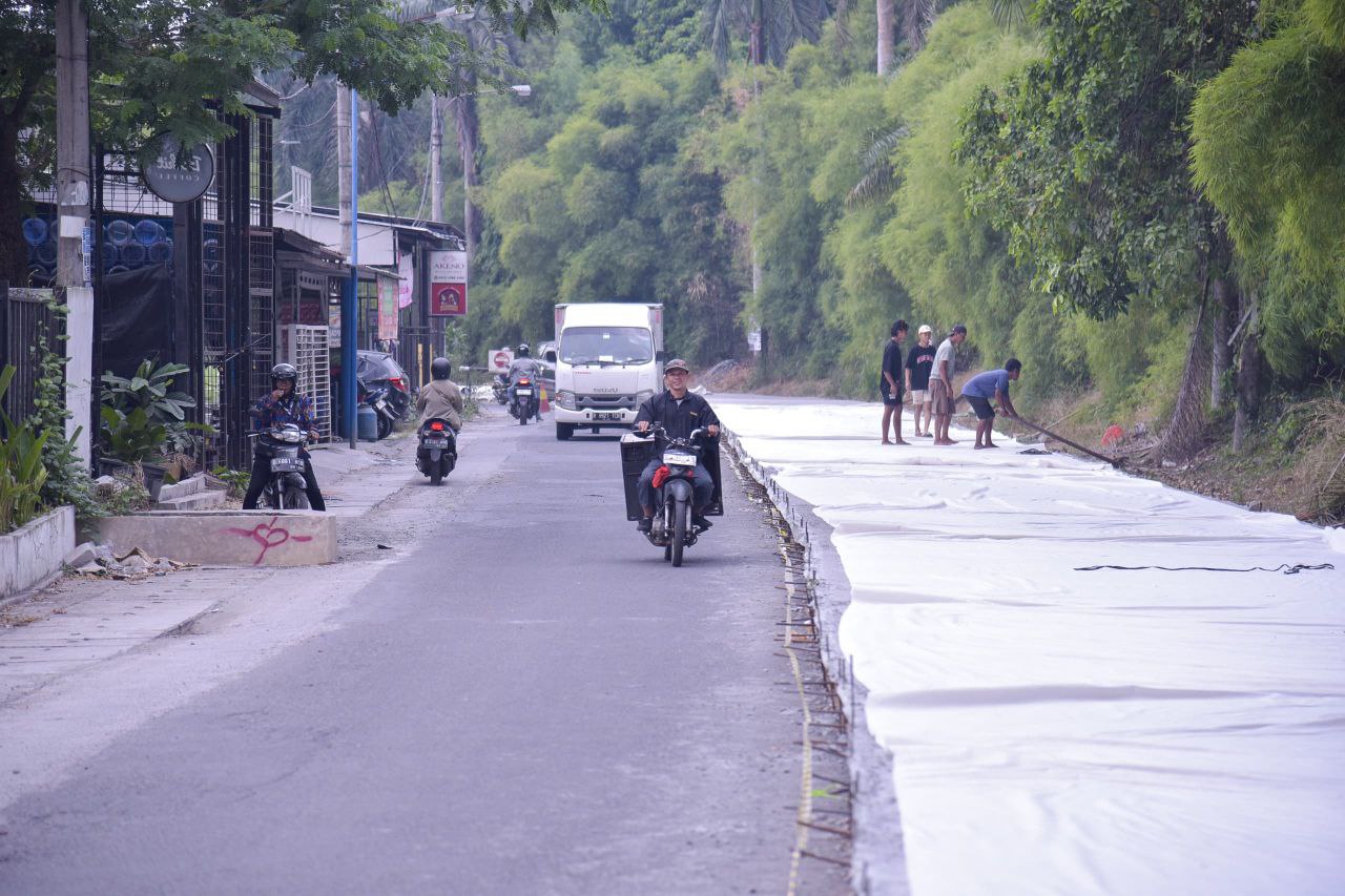 Pemkot Tangsel Tingkatkan Infrastruktur Jalan Beton hingga Perbaikan Saluran Air