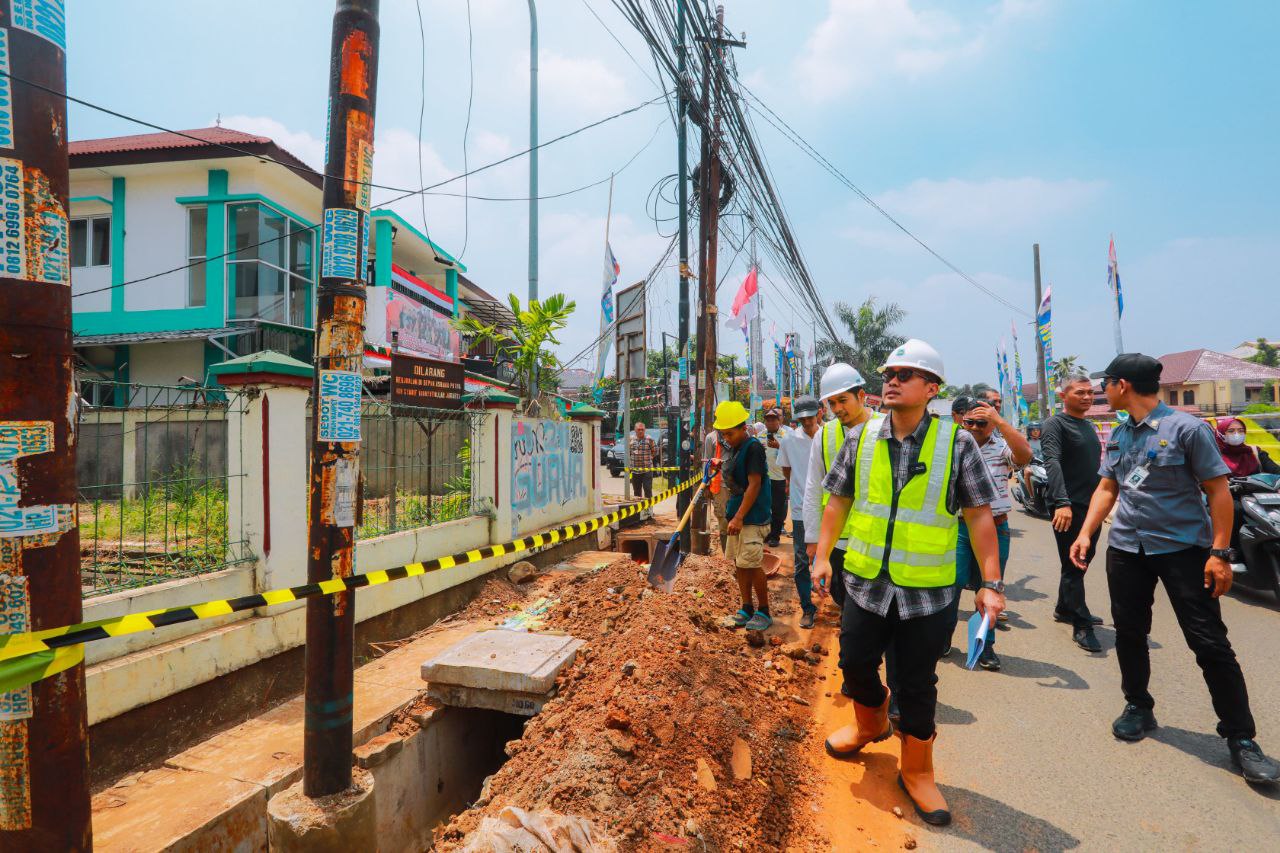 Pilar Tinjau Peningkatan Drainase  di Wilayah Pisangan Ciputat Timur