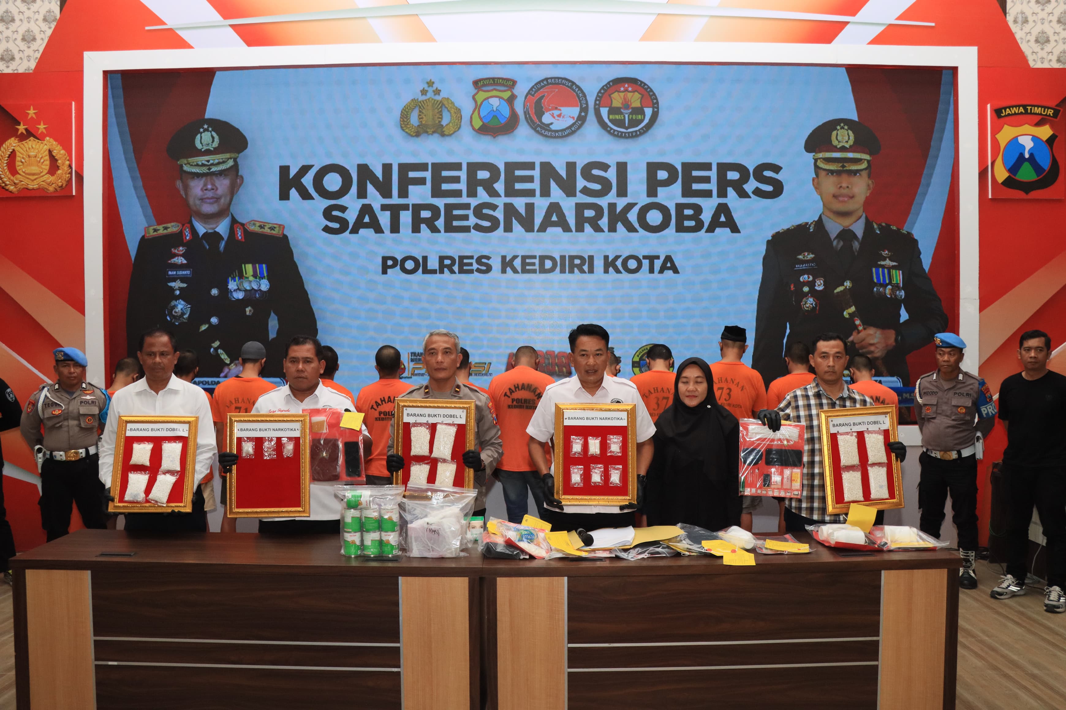 Satresnarkoba Polres Kediri Kota Ringkus 12 Tersangka Pelaku Pengedar Narkoba dan Miras