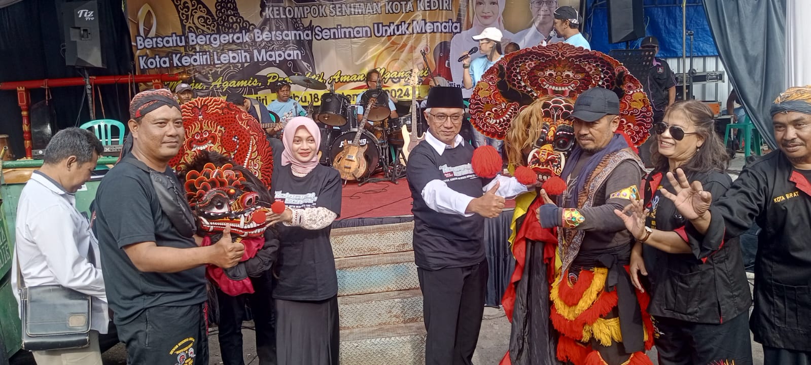 Ratusan Seniman Deklarasi Dukung Vinanda - Gus Qowim