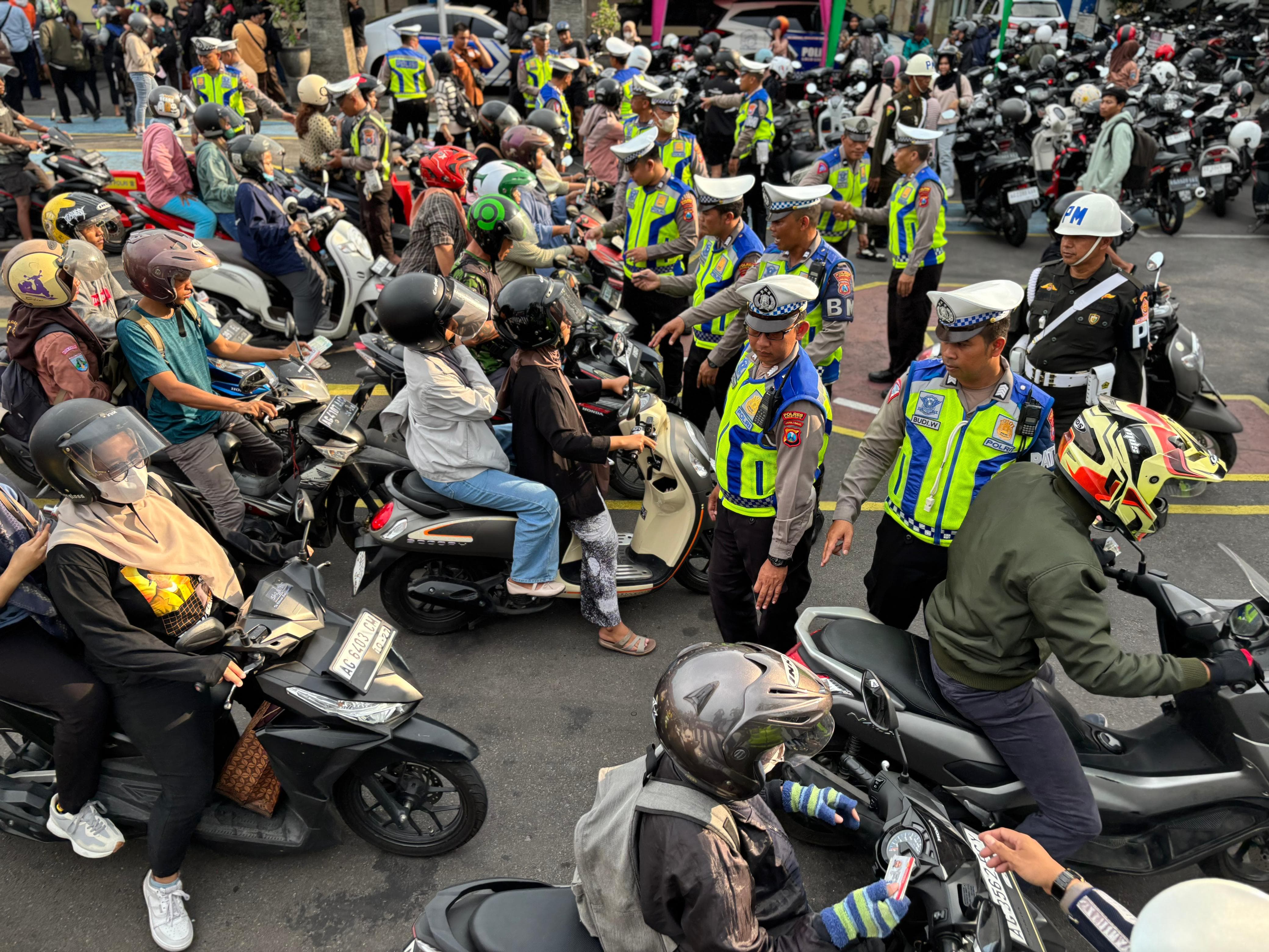 Ratusan Kendaraan Terjaring Razia Operasi Zebra Semeru Kota Kediri