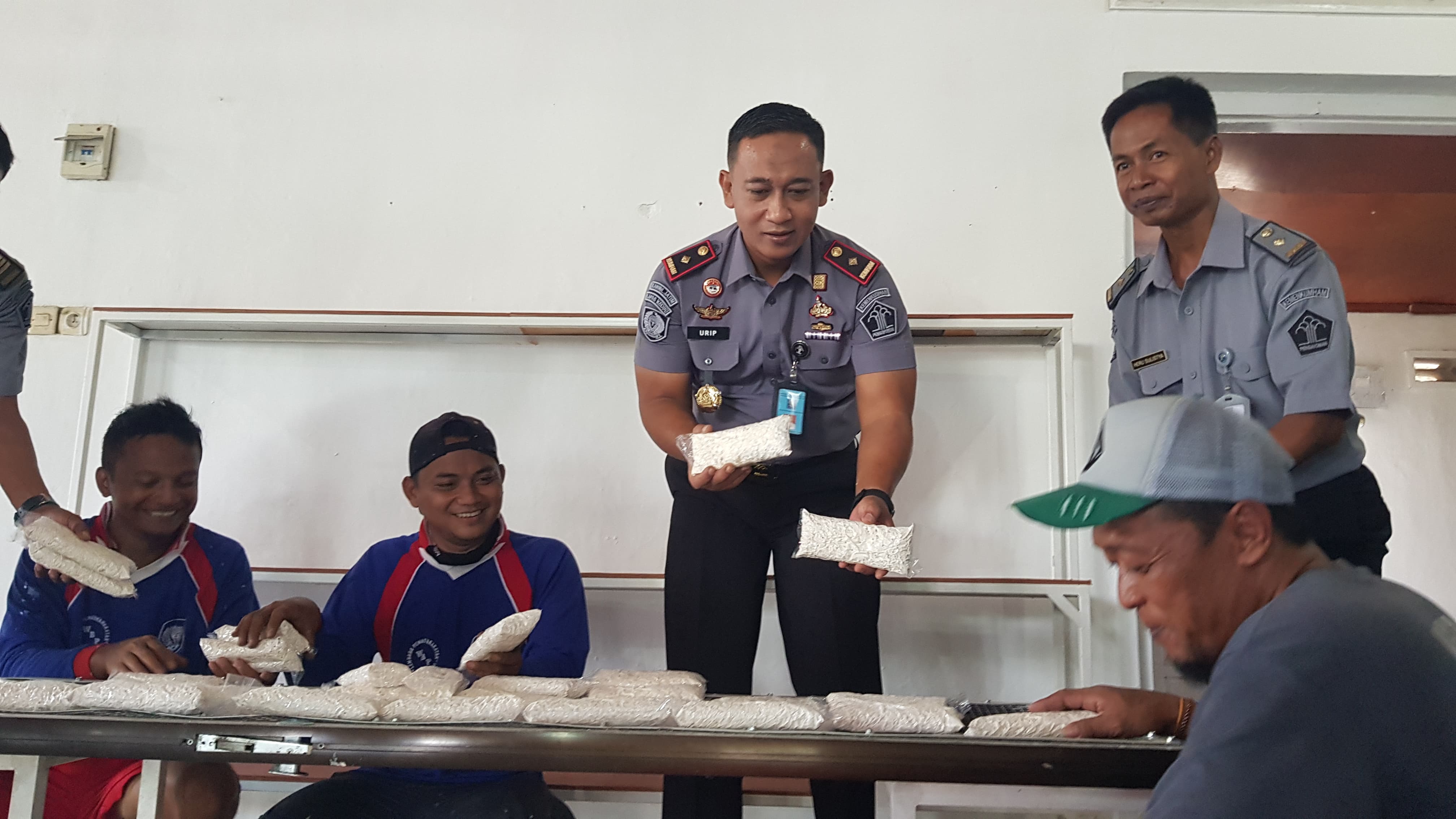 Napi Lapas Kelas II Kediri Dilatih Keterampilan Produksi Tempe
