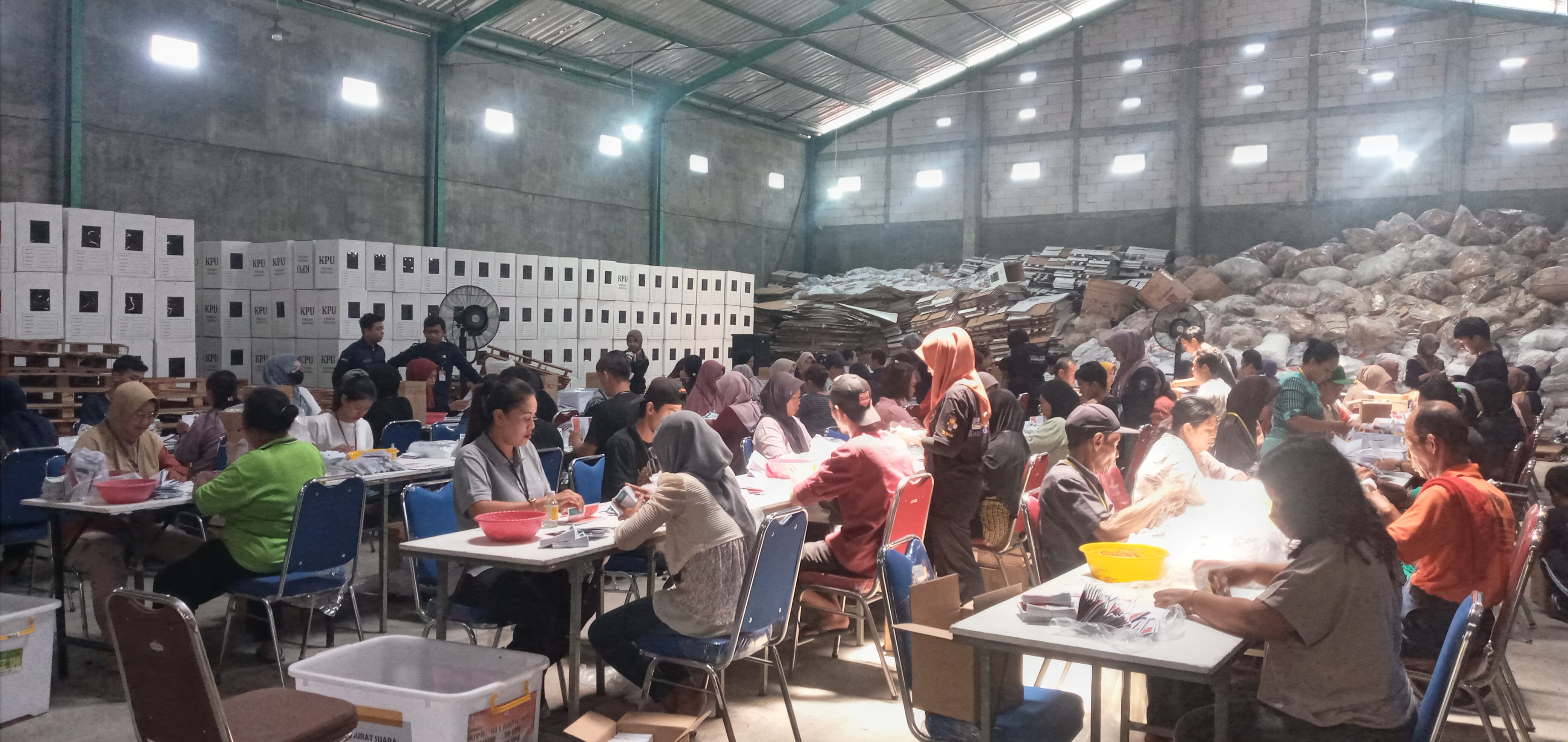 Surat Suara Pemilihan Walikota Mulai Dilipat, KPU Kota Kediri Target Empat Hari