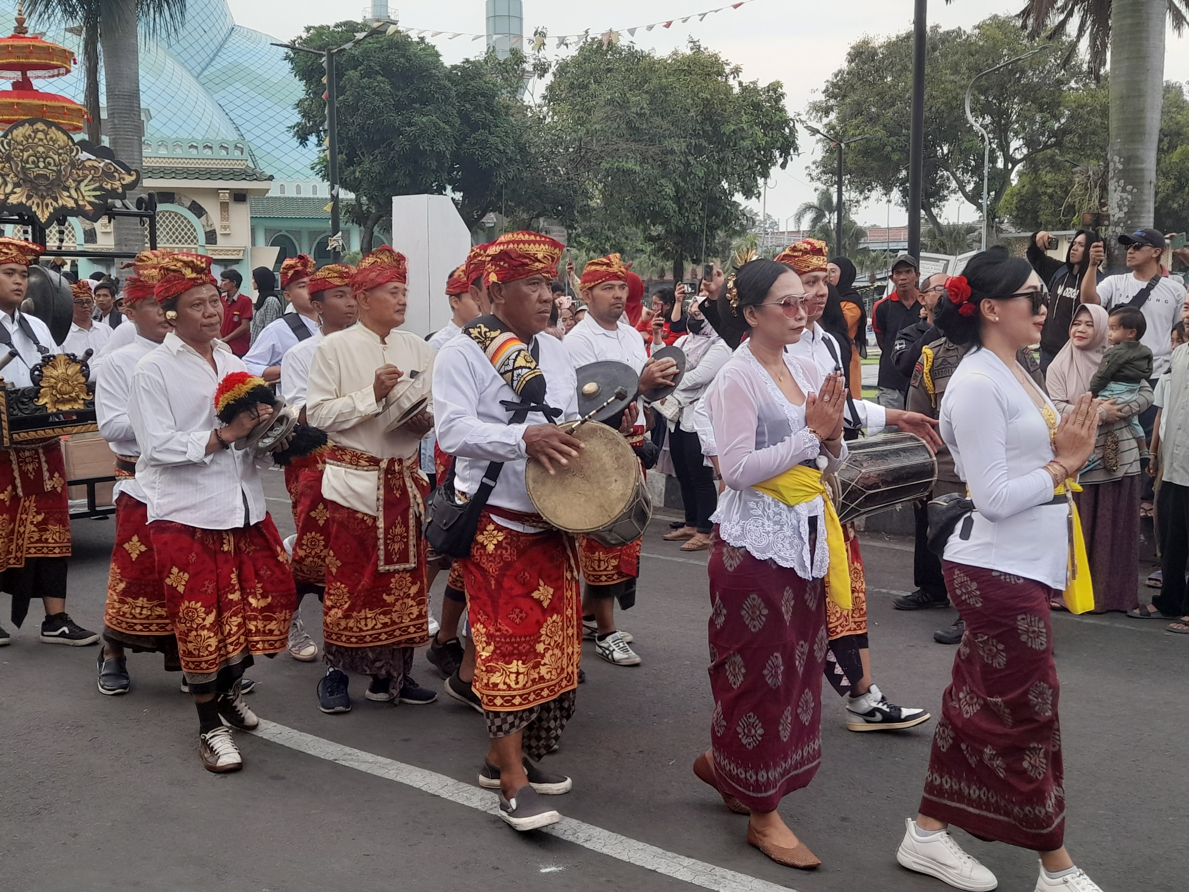 Kirab Budaya Meriahkan Pembukaan Festival Kebudayaan di Kota Tangerang