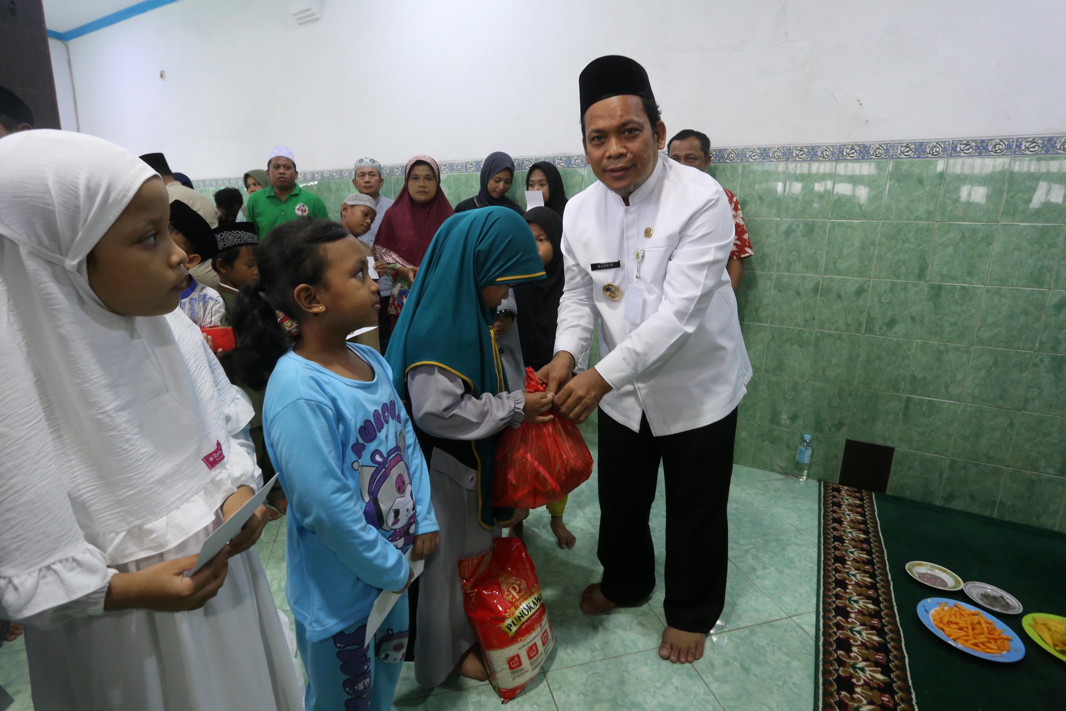 Berbagi dengan Anak Yatim, Dr. Nurdin : Bentuk Support untuk Terus Semangat Meraih Masa Depan