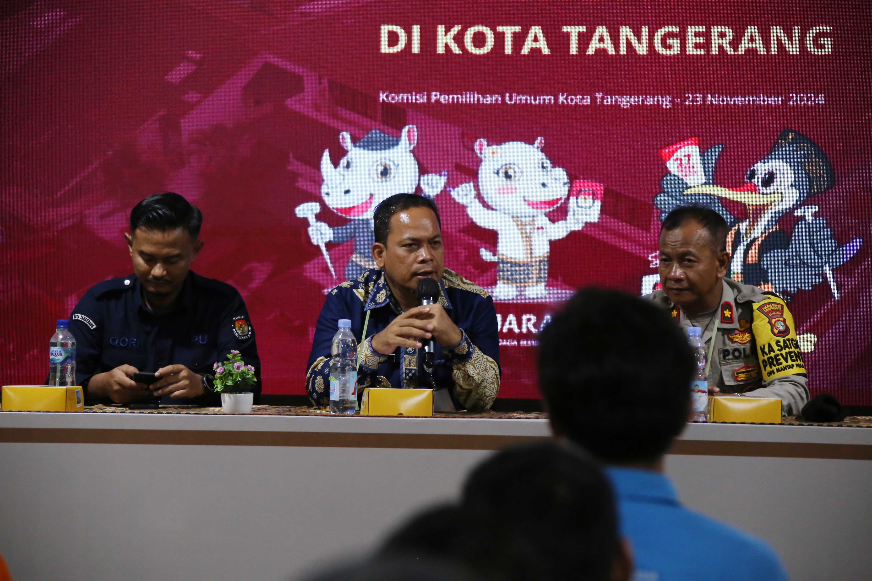 Memasuki Masa Tenang dan Jaga Keindahan Kota, Dr. Nurdin Ajak Paslon dan Timnya Turut Bersihkan APKÂ 
