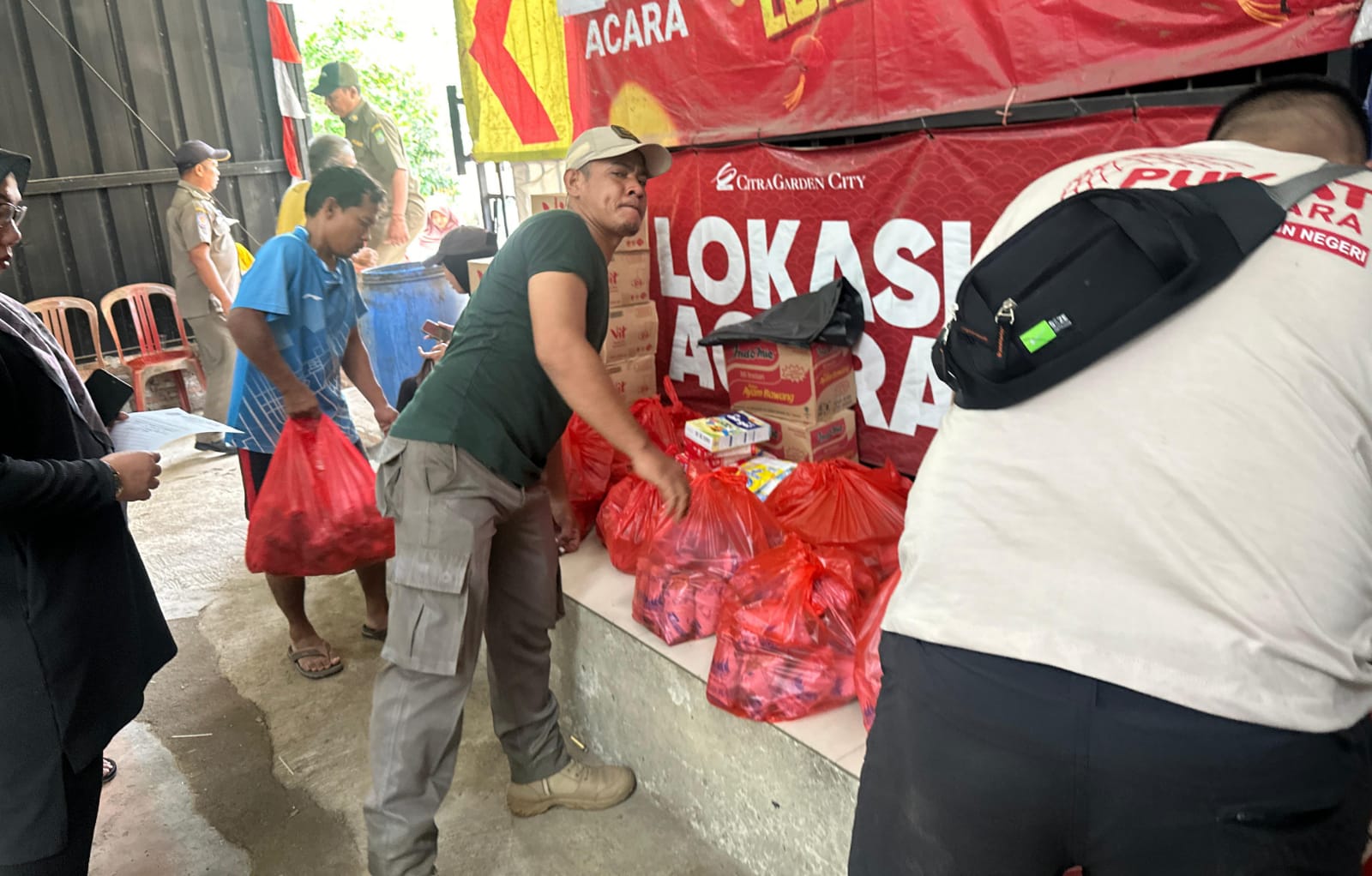 Pemkot Tangerang Salurkan Logistik ke Warga Terdampak Banjir
