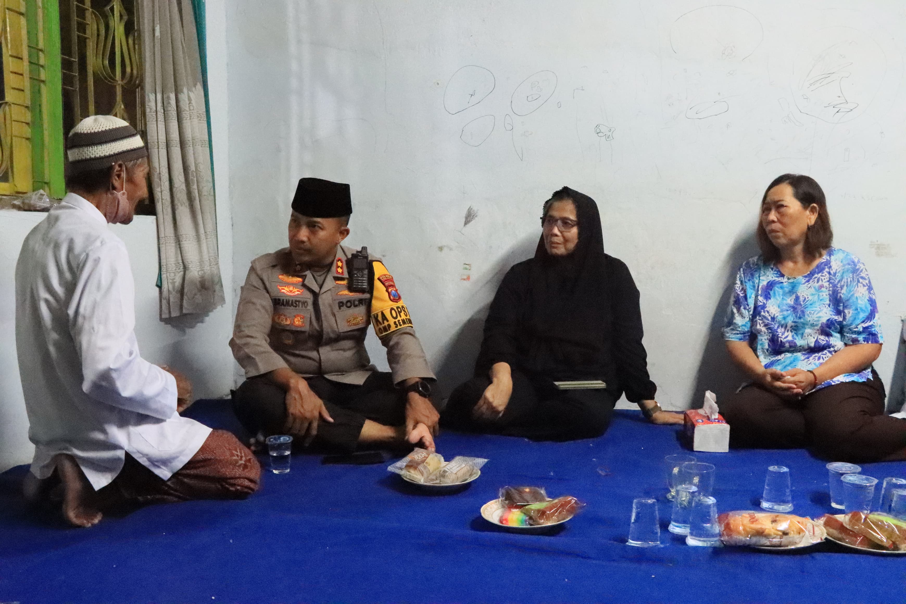 Kapolres Bersama PJ Walikota Kediri Takziah ke Rumah Duka Anggota Linmas