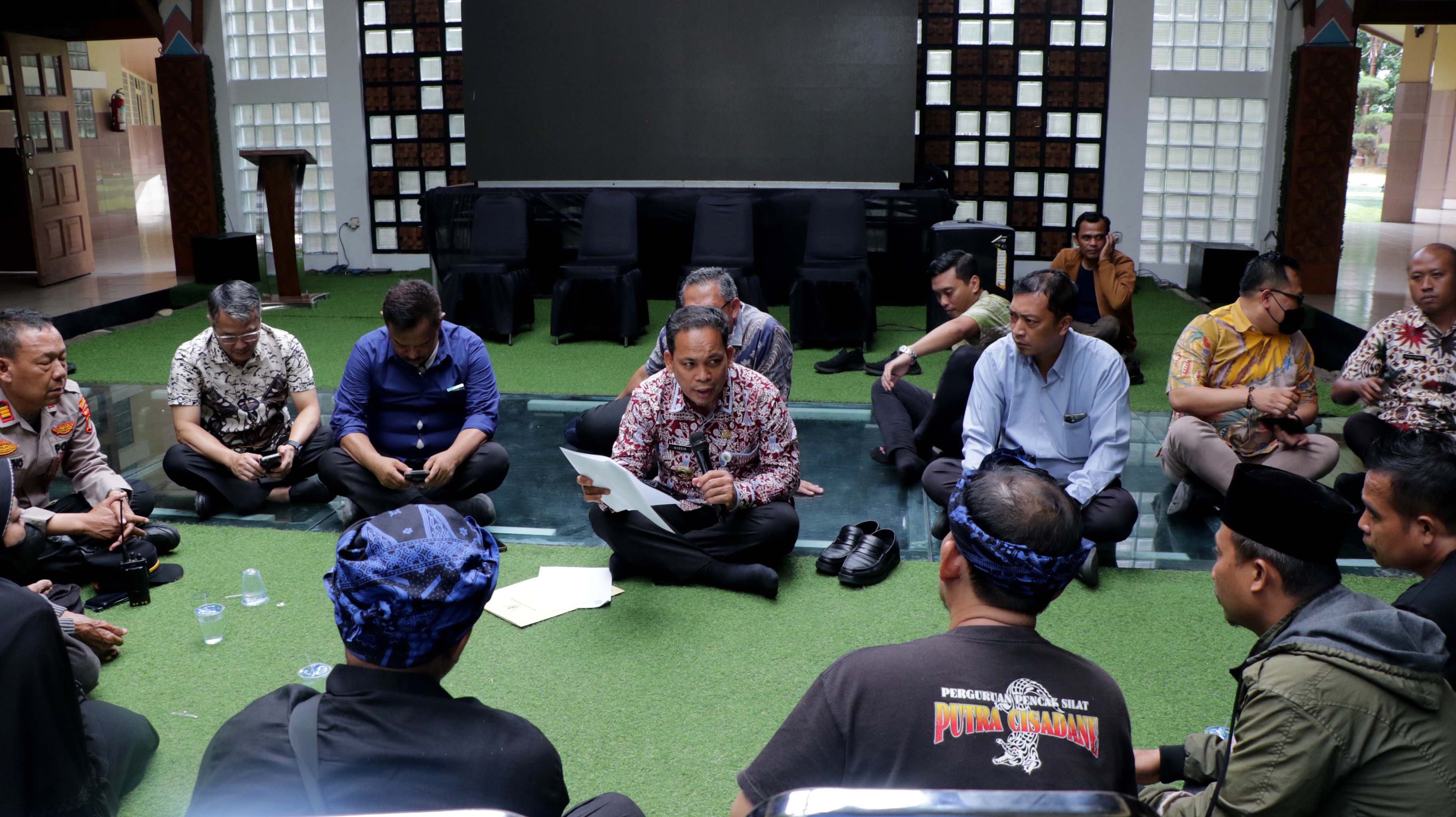 Pj Wali Kota Temui Pendemo Pembebasan Lahan Turab Kali Cisadane