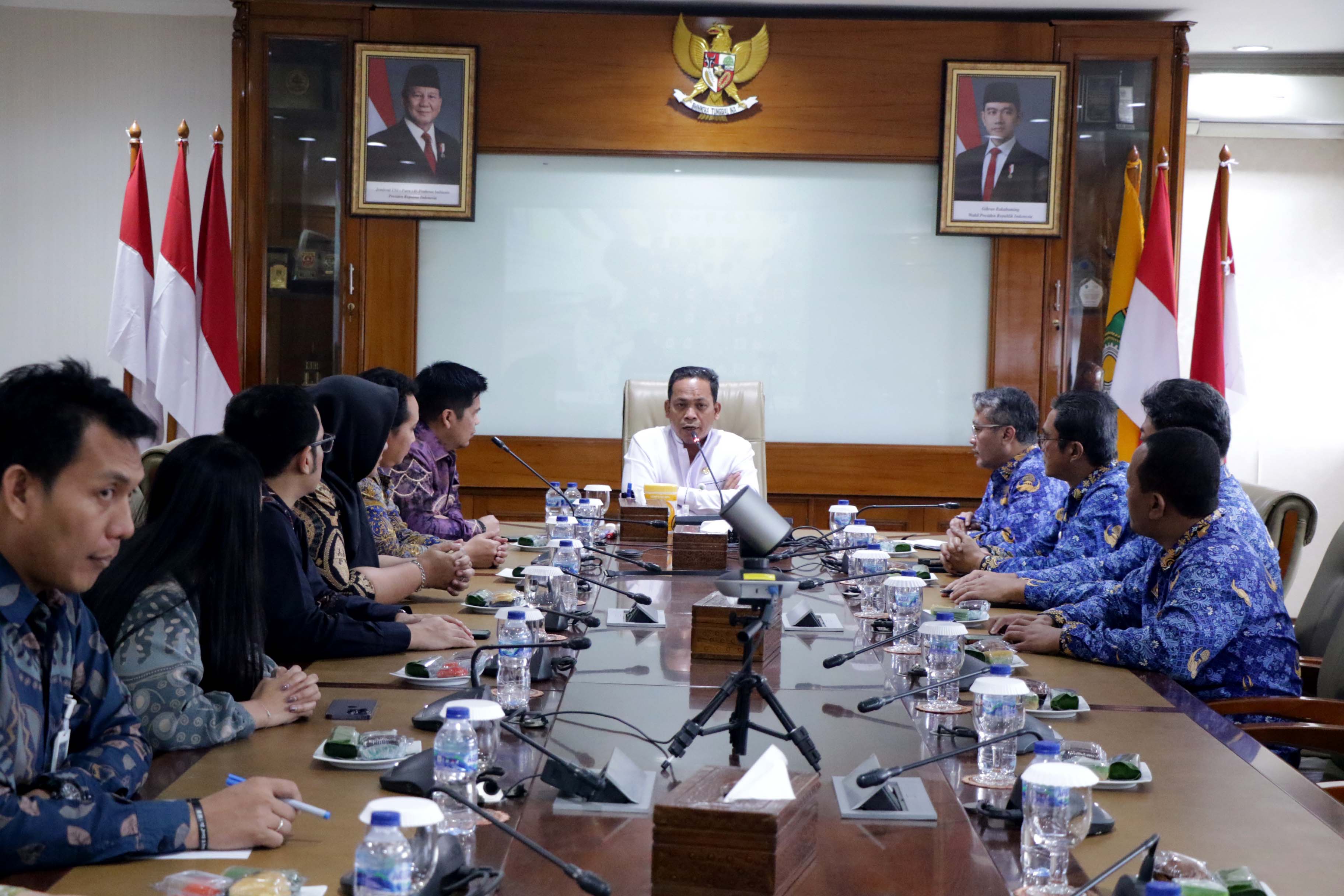 Bayar Listrik Tepat Waktu, Pemkot Tangerang Terima Penghargaan dari PLN