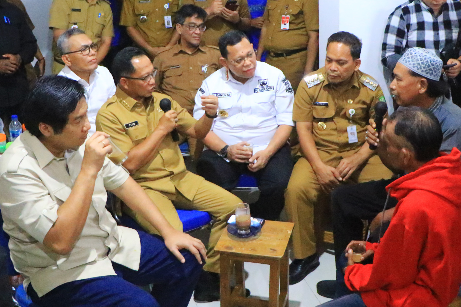 Saat Mendagri Tito, Menteri PKP Maruarar Ngopi Bareng Penghuni Rusun Kedaung