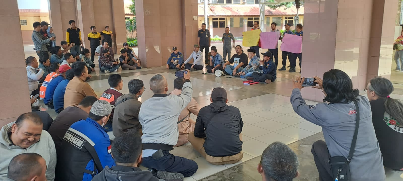 Pimpinan DPRD Kota Tangerang Terima Aspirasi Forum THL yang Gagal Jadi P3K