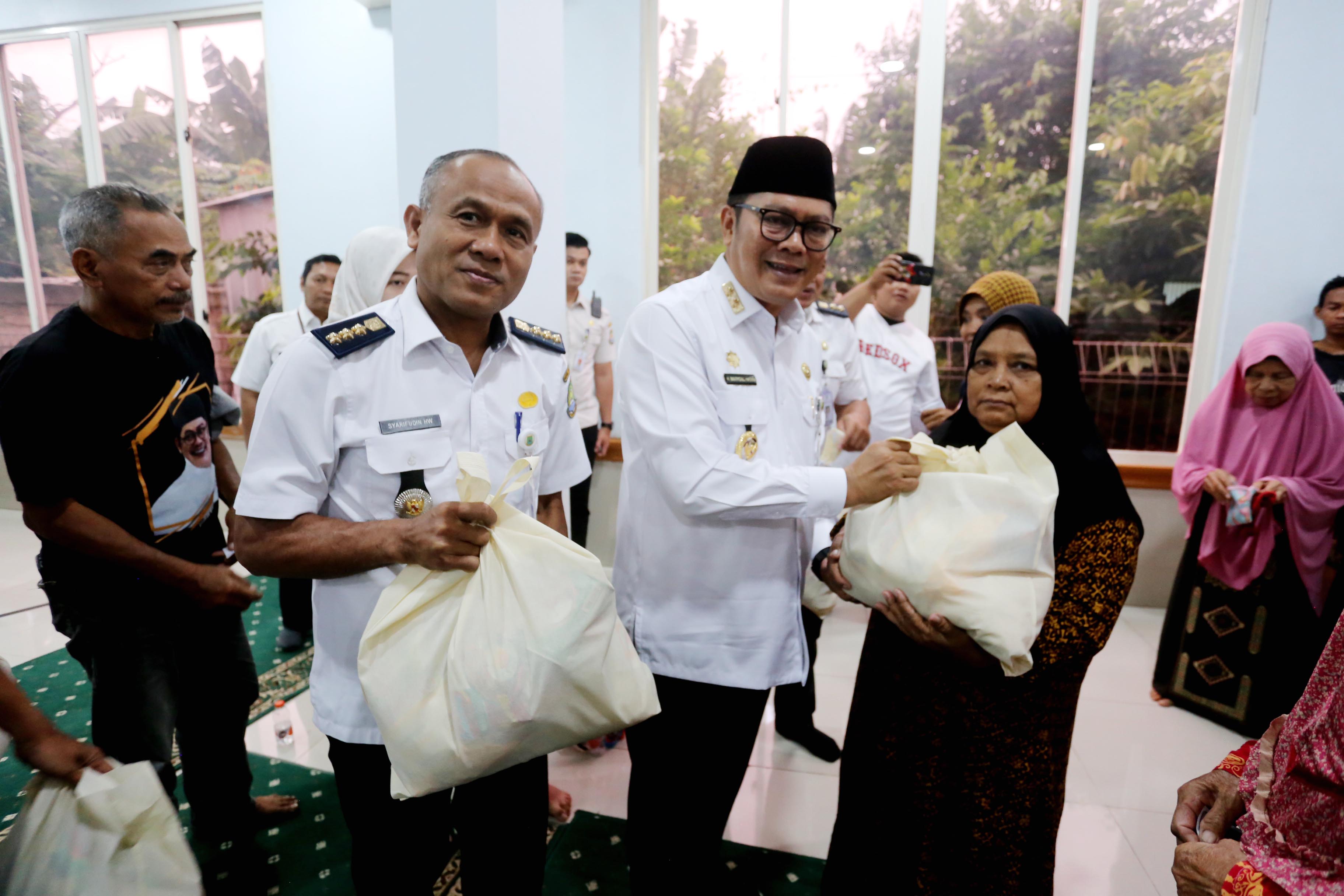 Pemkot Salurkan 5.427 Paket Sembako Tangerang Bersedekah