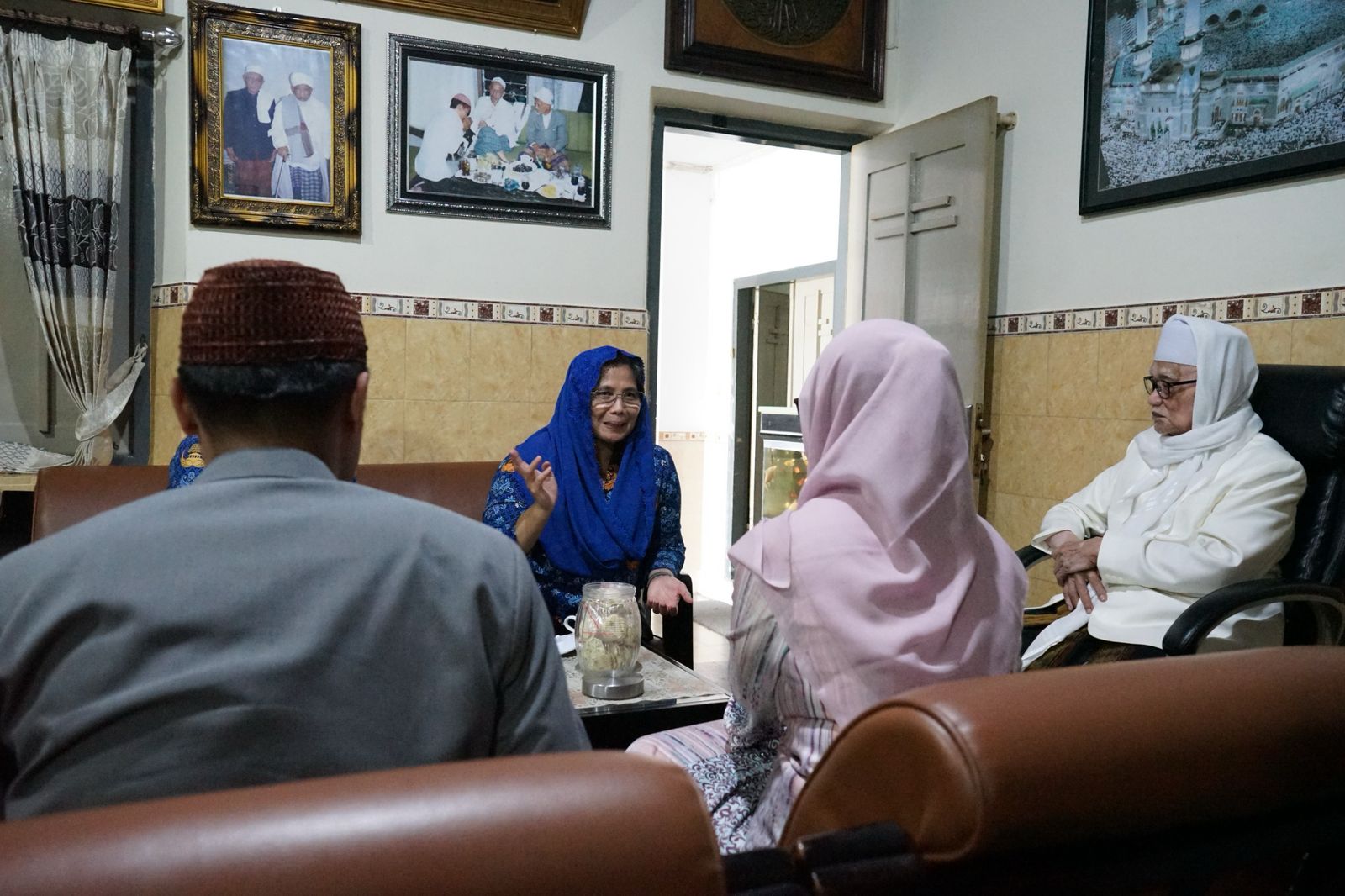 Turut Mendukung Tugasnya Selama Lima Belas Bulan, Pj Walikota Kediri Kunjungi Kediaman KH Anwar Manshur Lirboyo