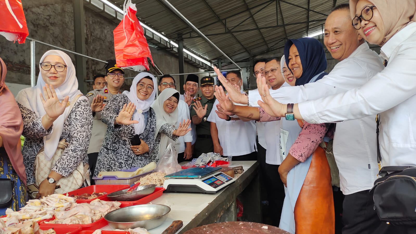 Kemendukbangga Blusukan ke Pasar Ciputat, Pastikan Akses Layanan KB Lancar di Masyarakat