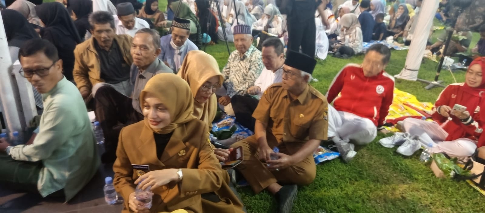 Walikota Kediri Bukber Bareng Ribuan Warga, Bagikan 10 Ribu Nasi Bungkus