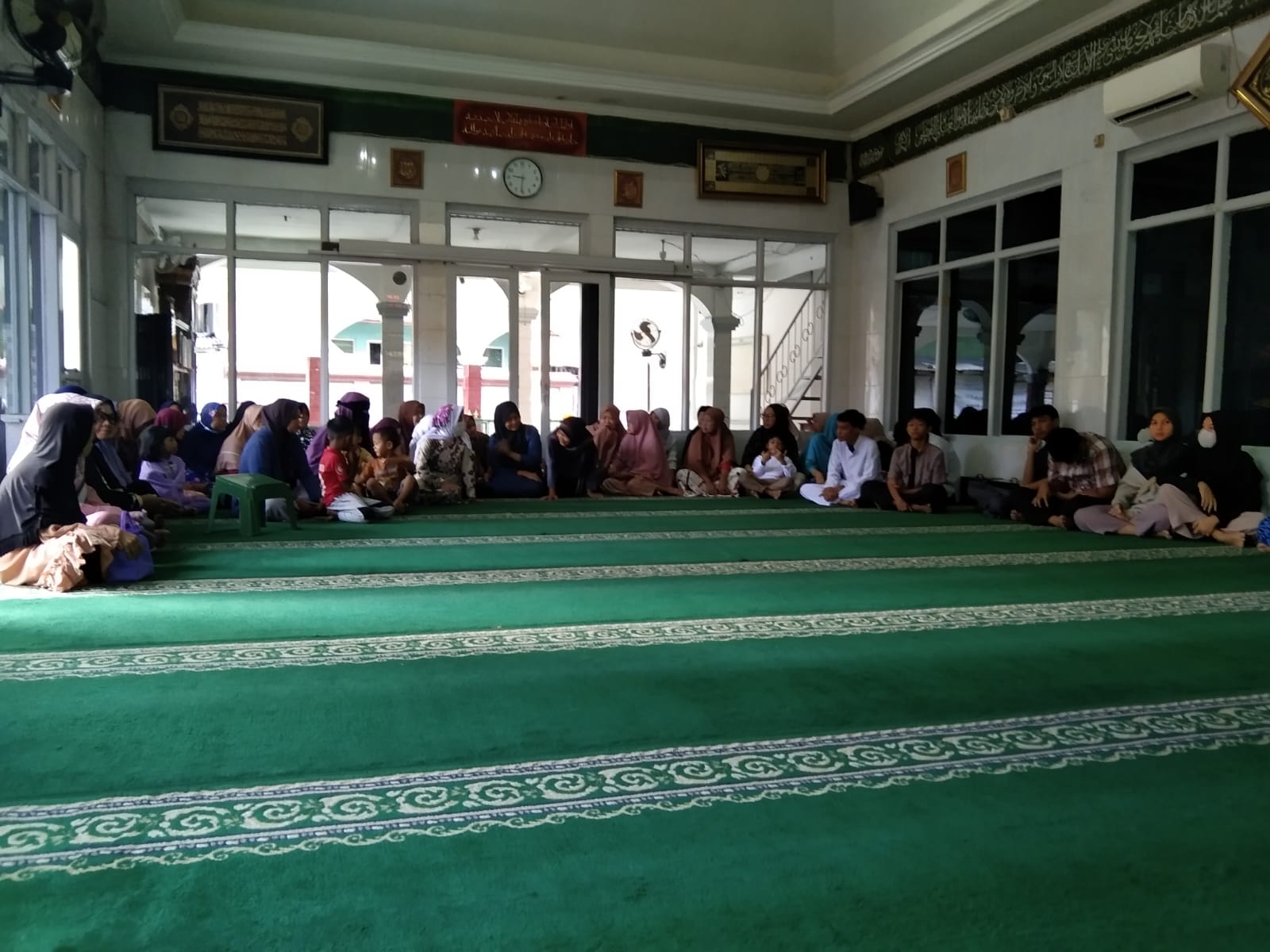 Sambut Idul Fitri, RW 001 Cempaka Putih Santuni Yatim dan Dhuafa