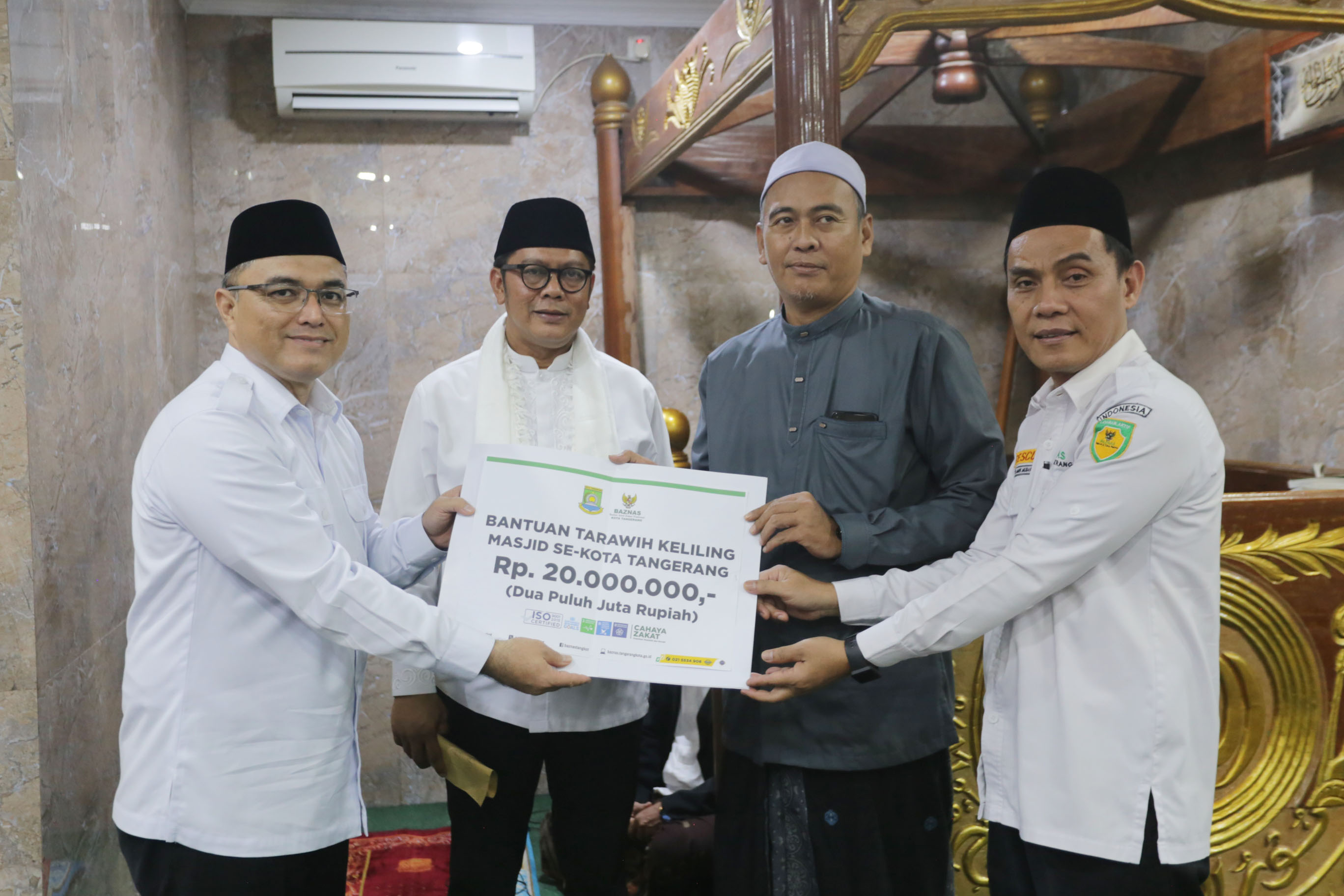 Maryono Salurkan Hibah Keagamaan di Kecamatan Pinang