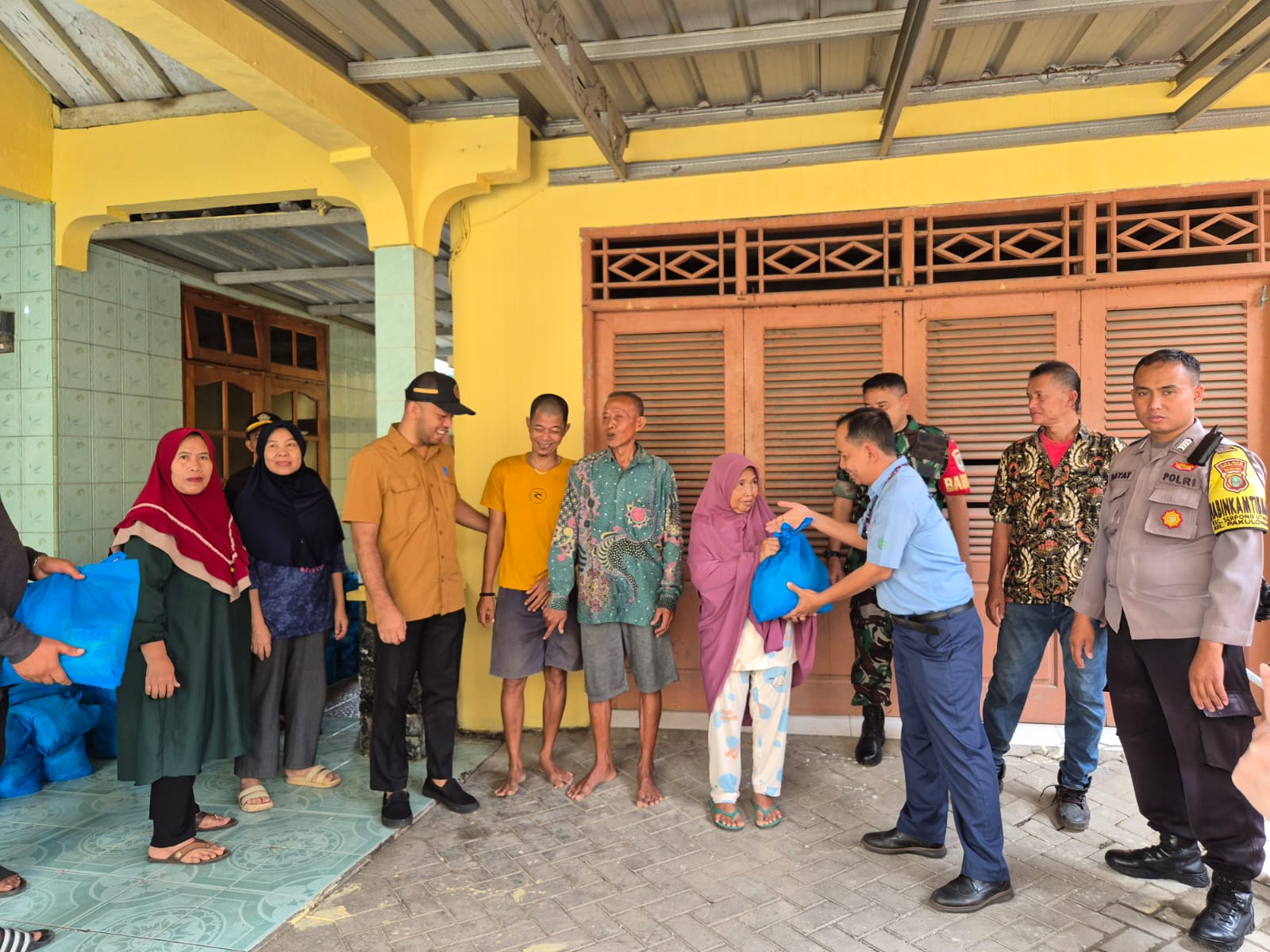 Indah Kiat Tangerang Bagikan 1000 Bingkisan Jelang Lebaran