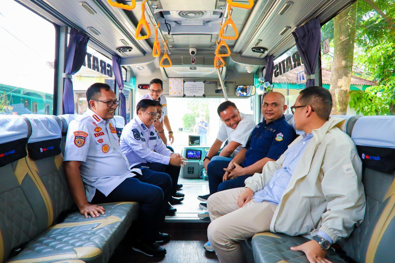 Dua Bus Sekolah Gratis Tangsel Khusus Siswa Berkebutuhan Khusus