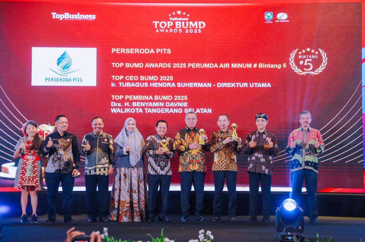 Wali Kota Tangsel Raih Penghargaan Top Pembina BUMD 2025