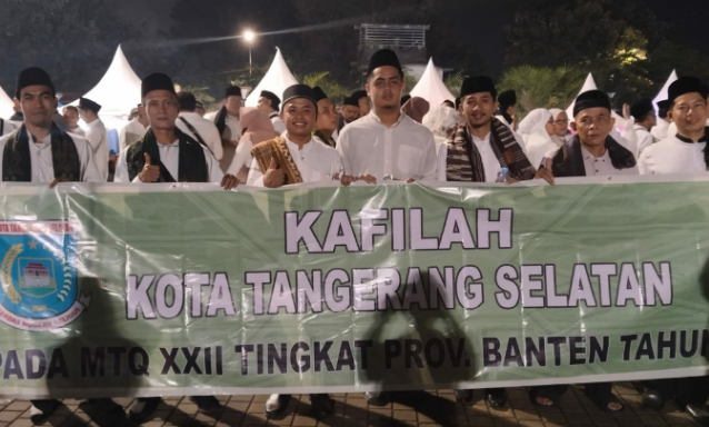 Simbol Semangat Juang, Defile Tangsel Kenakan Wara Putih Berkalung Sarung